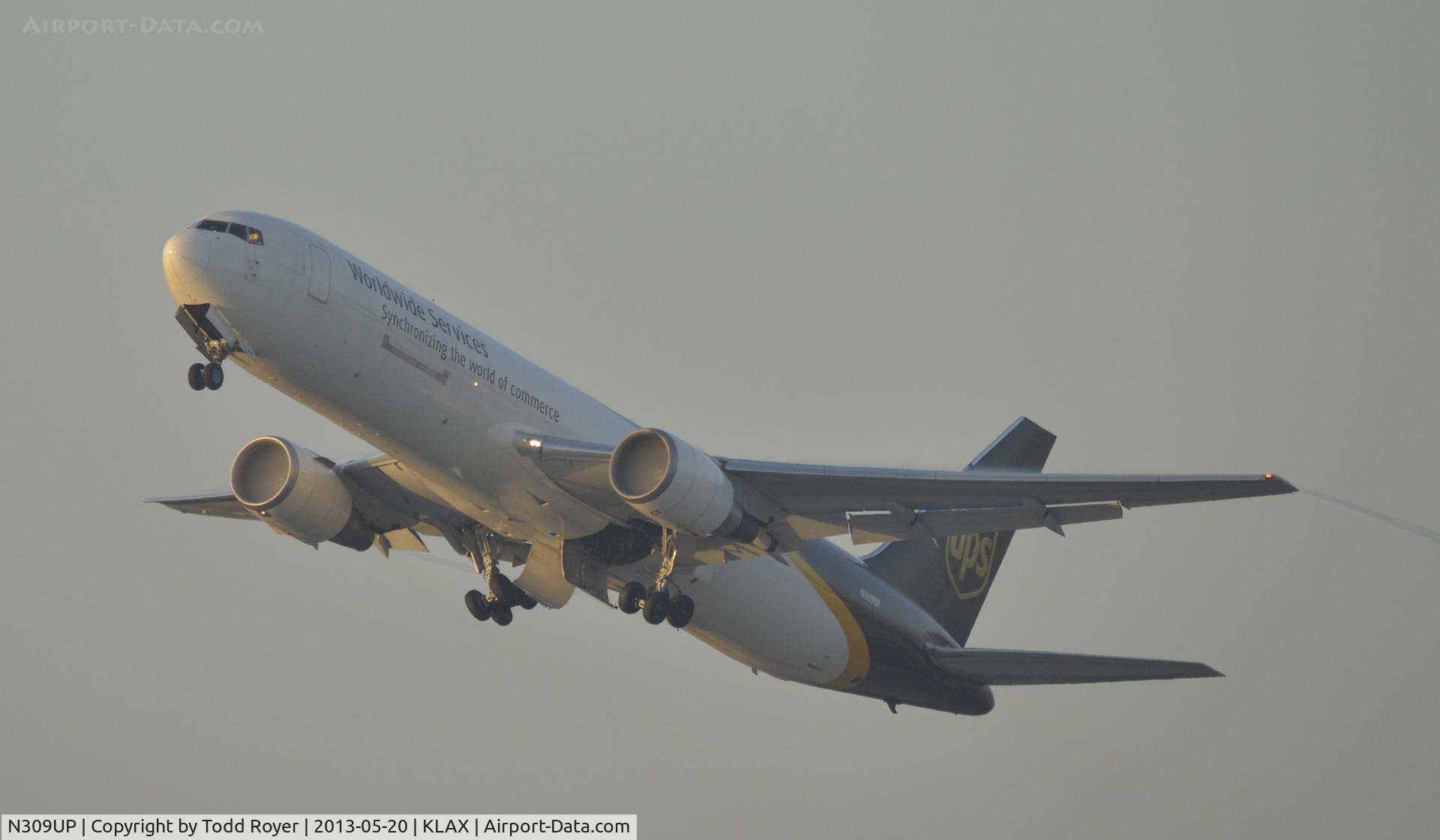 N309UP, 1996 Boeing 767-34AF C/N 27740, Departing LAX