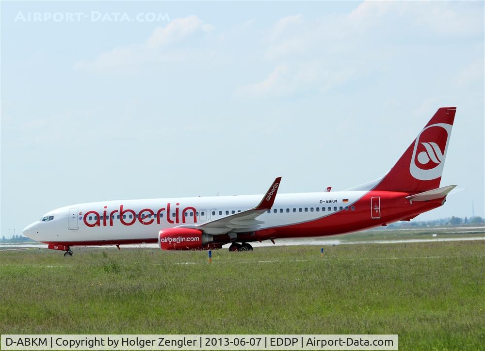 D-ABKM, 2010 Boeing 737-86J C/N 37755, On taxi along E 6....