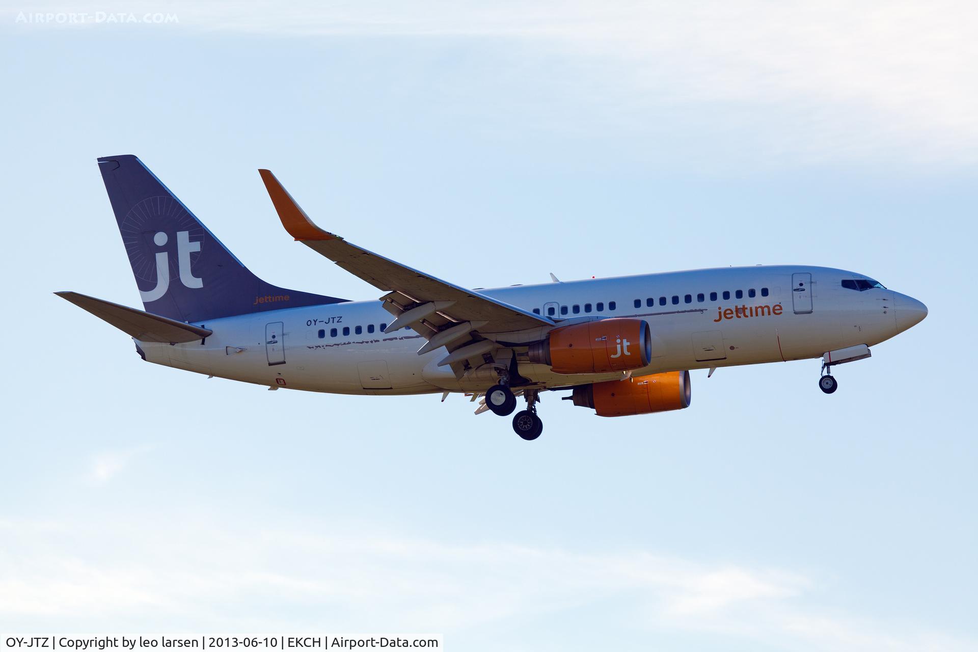 OY-JTZ, 1999 Boeing 737-73S C/N 29083, App to R-04L Copenhagen Kastrup 10.6.13