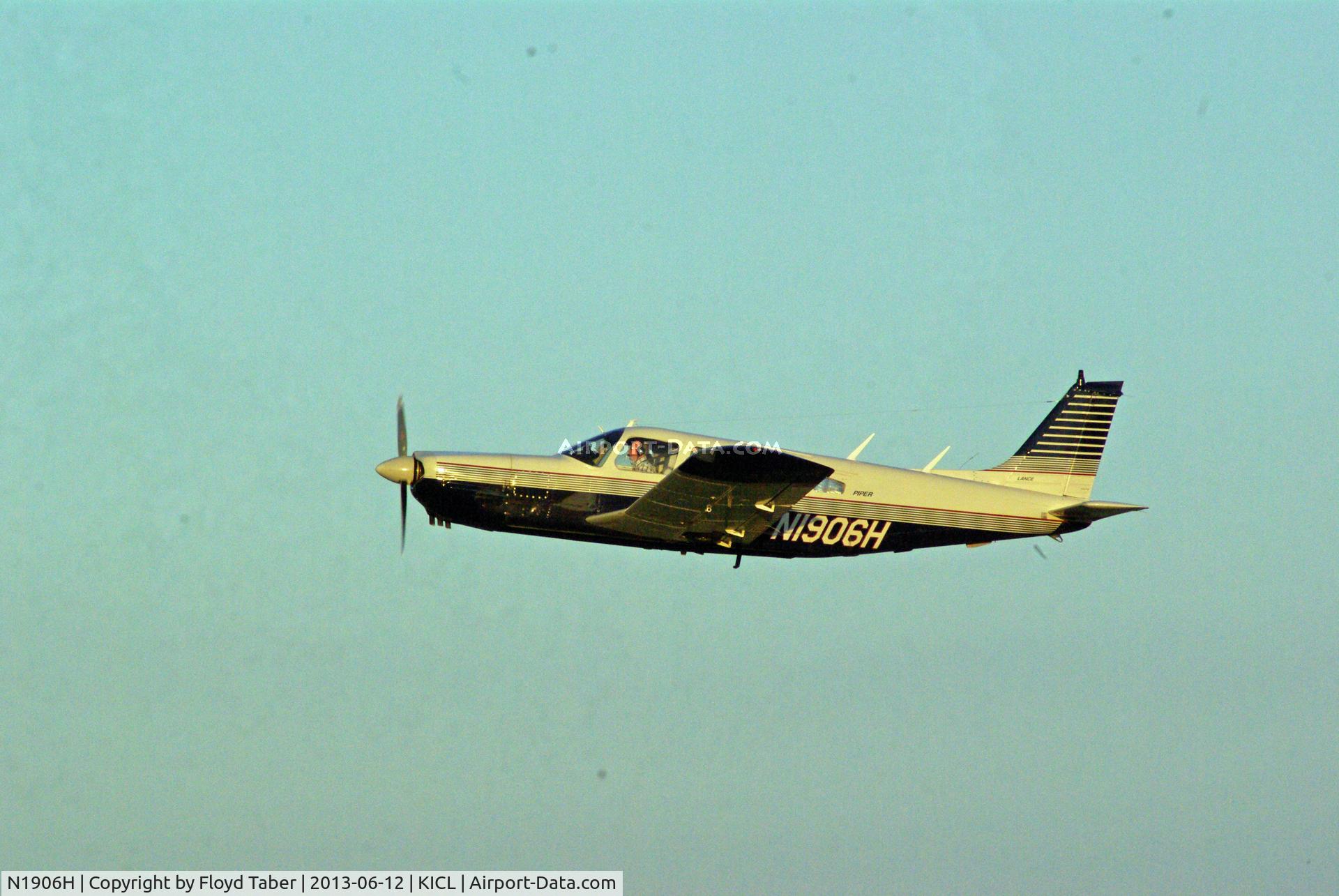 N1906H, 1977 Piper PA-32R-300 Cherokee Lance C/N 32R-7780199, Departing for KPRO Perry Iowa