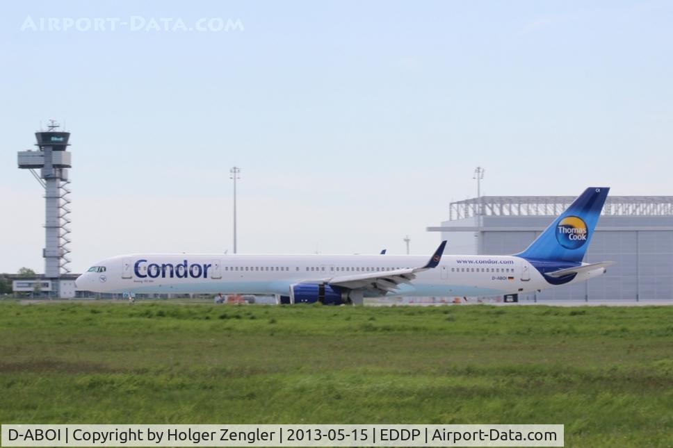 D-ABOI, 2000 Boeing 757-330 C/N 29018, CONDOR´s fox face is arriving on rwy 08L.....