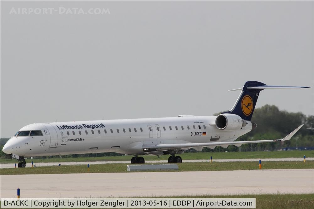 D-ACKC, 2006 Bombardier CRJ-900LR (CL-600-2D24) C/N 15078, DUS shuttle is arriving on twy Echo....