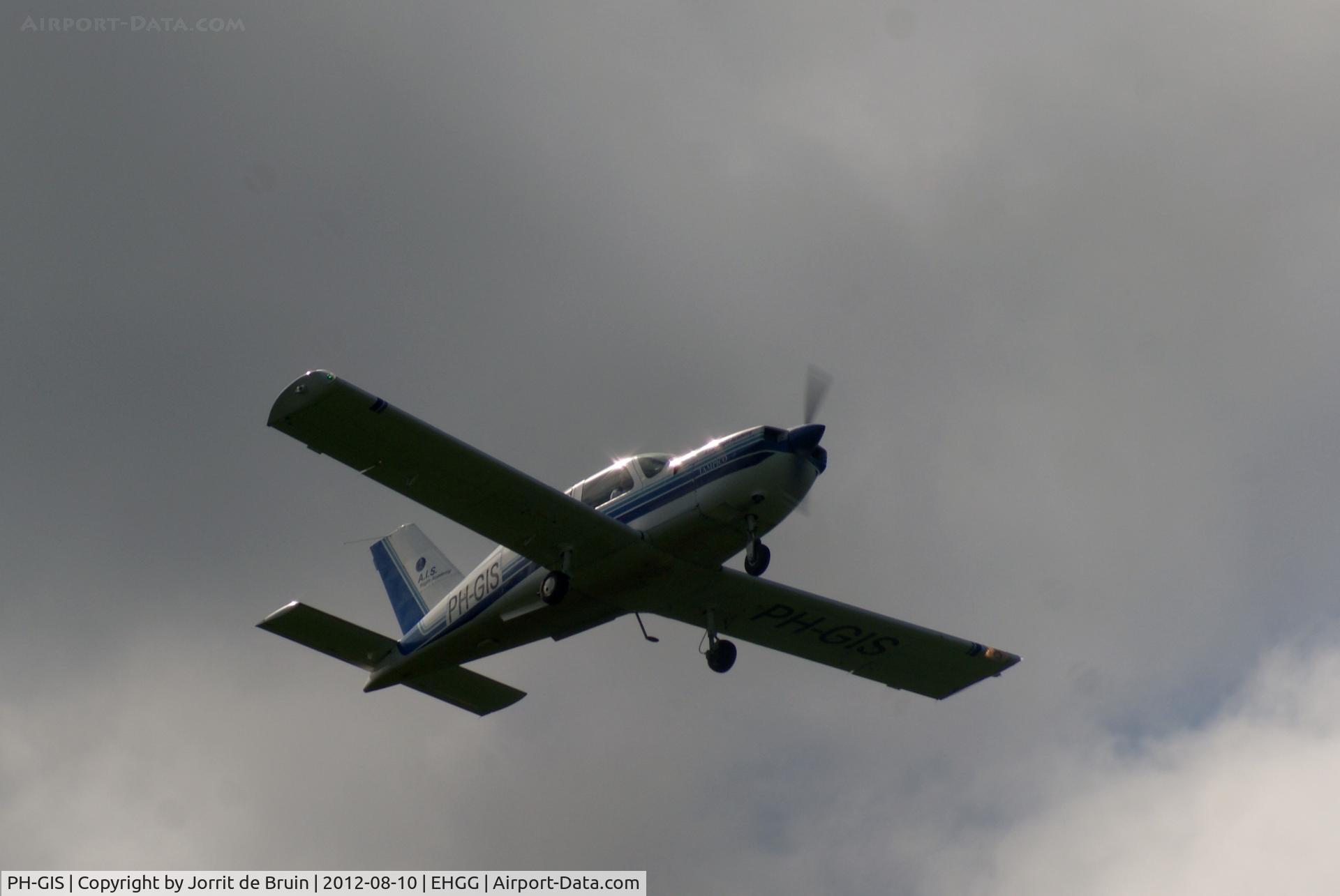 PH-GIS, Socata TB-9 Tampico C/N 1386, The skies were cloudy, but the sun broke through these causing a nice effect on the shiny fuselage of the Socata.