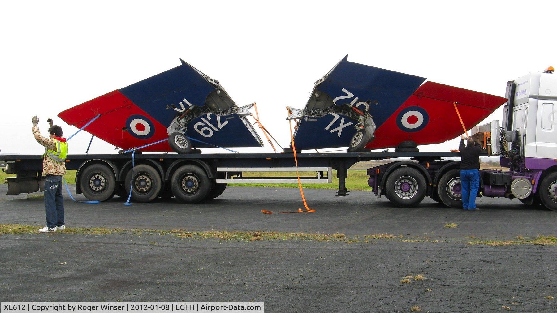 XL612, 1958 Hawker Hunter T.7 C/N 41H-695346, Wings waiting to be fitted to the fuselage.