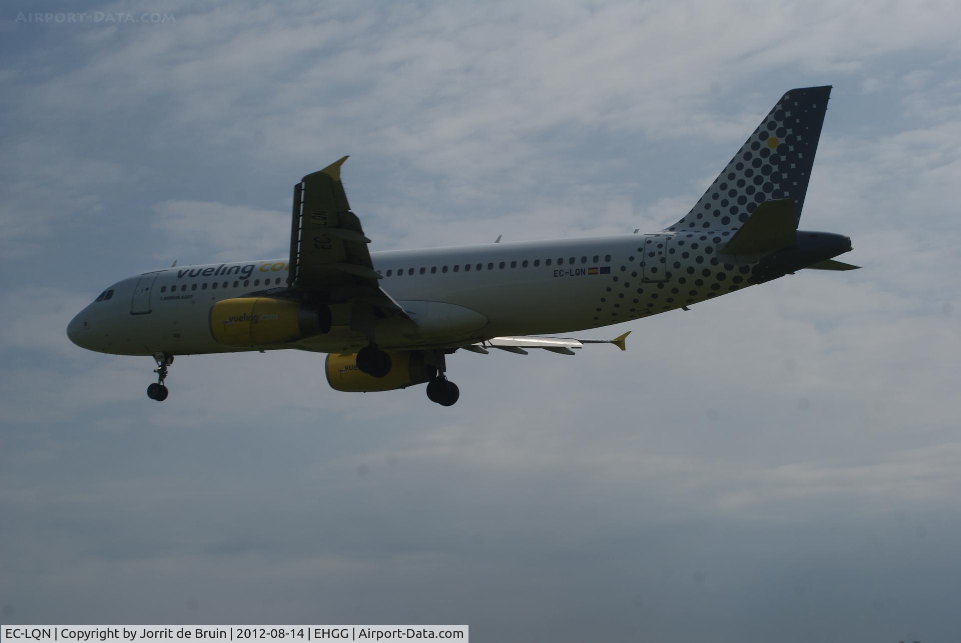 EC-LQN, 2004 Airbus A320-232 C/N 2168, Making a fast landing on runway 05 at Eelde airport.