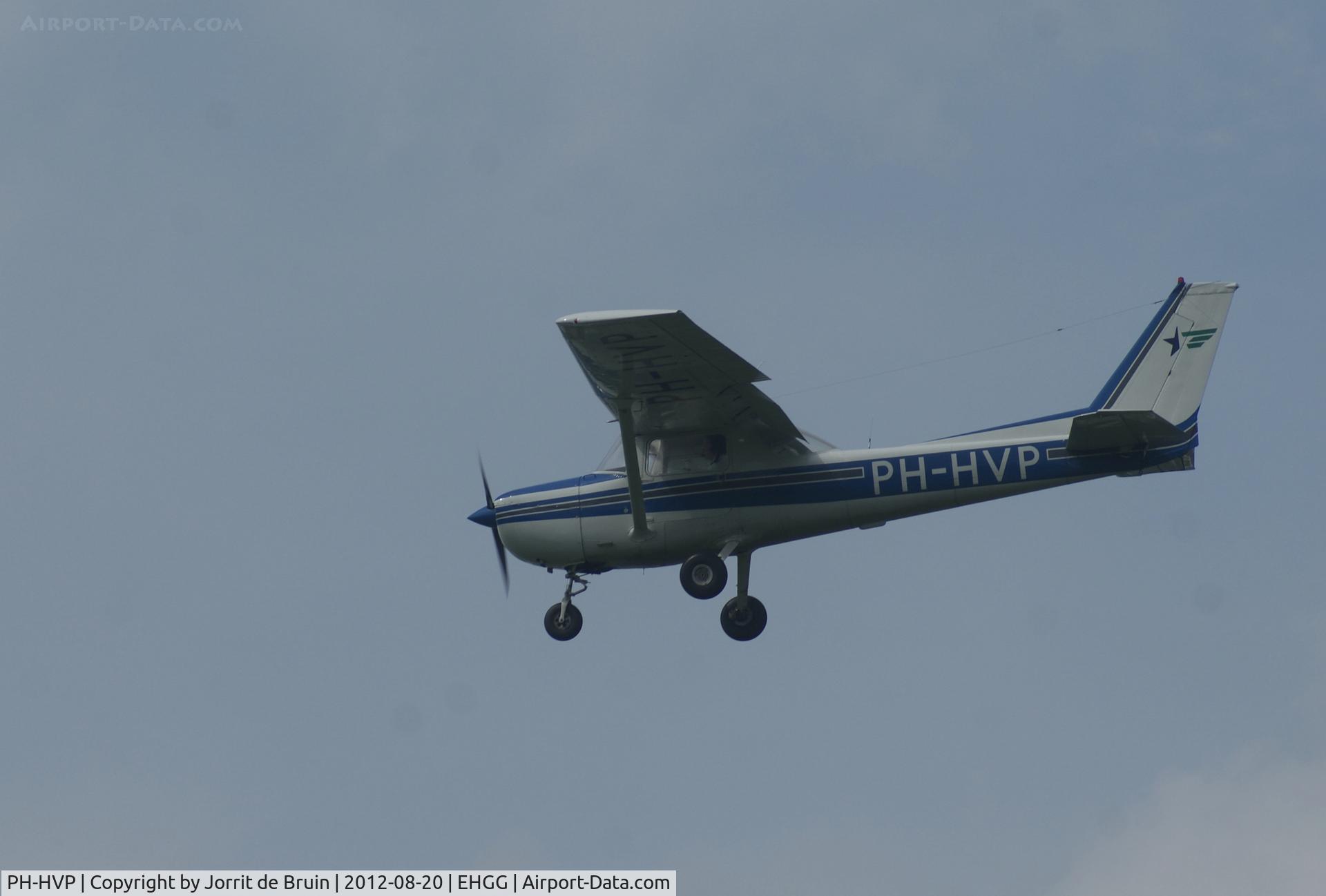 PH-HVP, Reims F150M C/N 1194, Landing on runway 23 at busy Eelde.