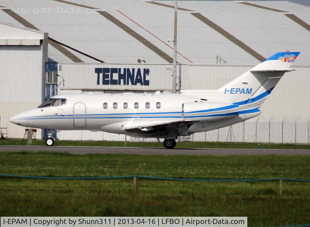 I-EPAM, 2009 Hawker 750 C/N HB-32, Taking off rwy 32R
