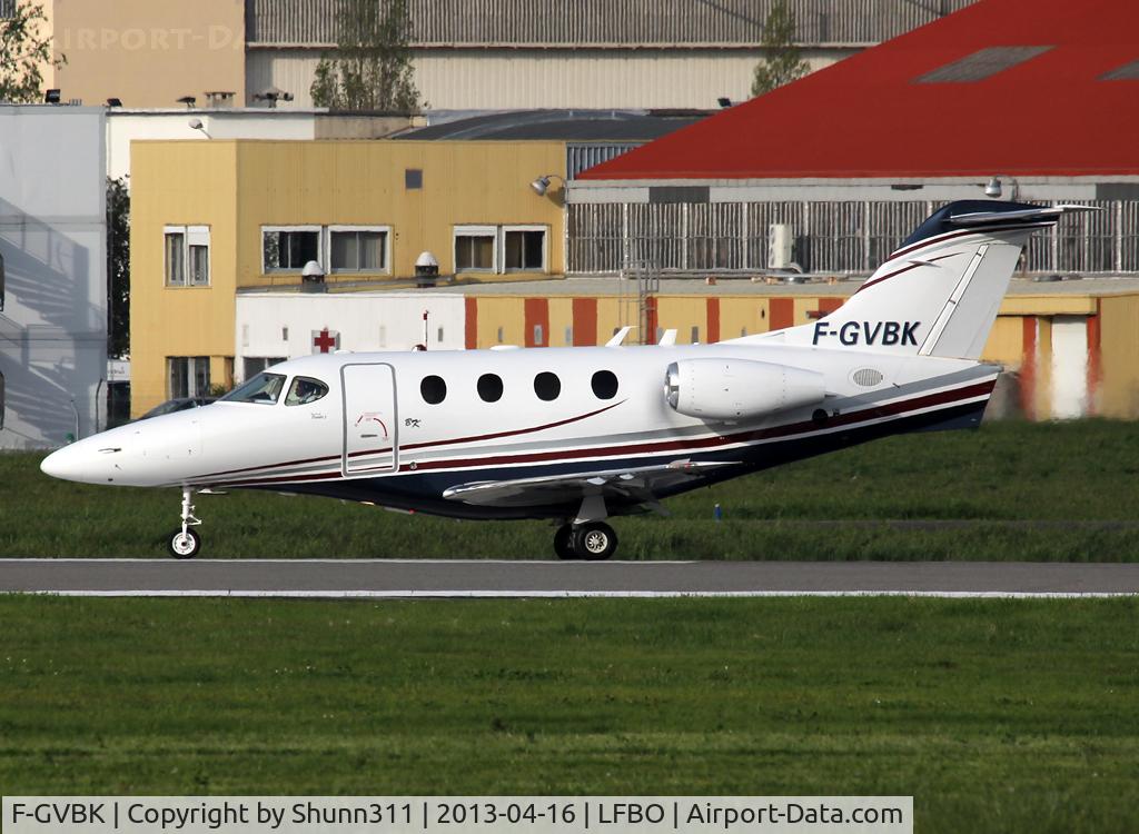 F-GVBK, Raytheon 390 Premier 1 C/N RB-73, Lining up rwy 32R for departure...