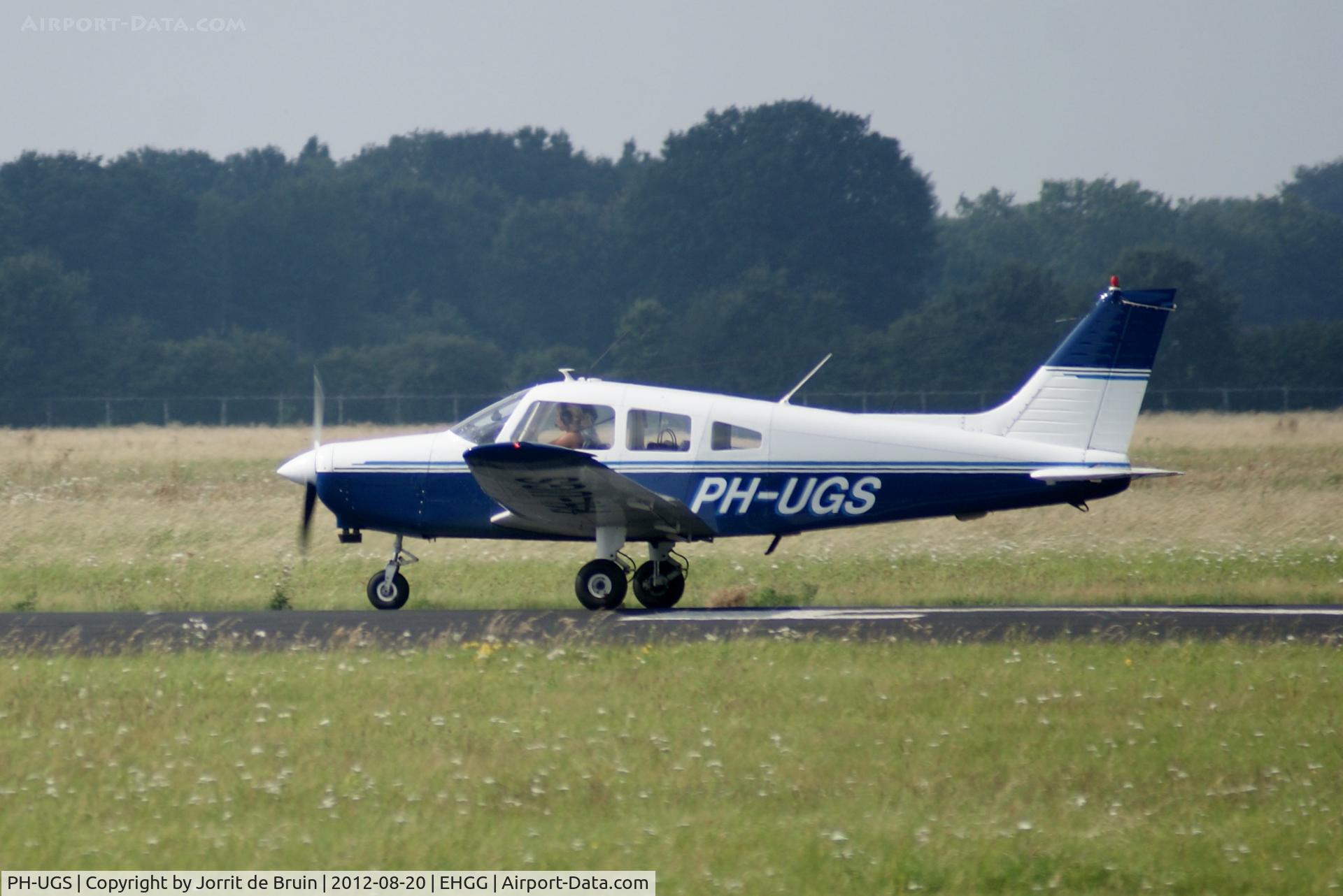 PH-UGS, 1979 Piper PA-28-161 C/N 28-7916340, With the handbag on the backseat, this Piper is ready to fly back from a nice day around Eelde.