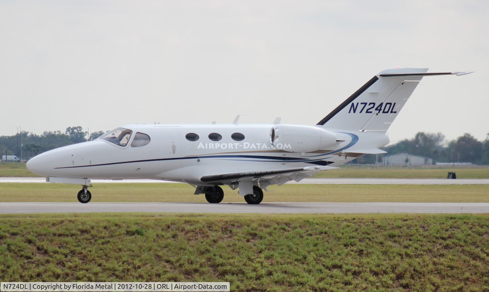 N724DL, 2008 Cessna 510 Citation Mustang C/N 510-0078, Citation Mustang leaving NBAA
