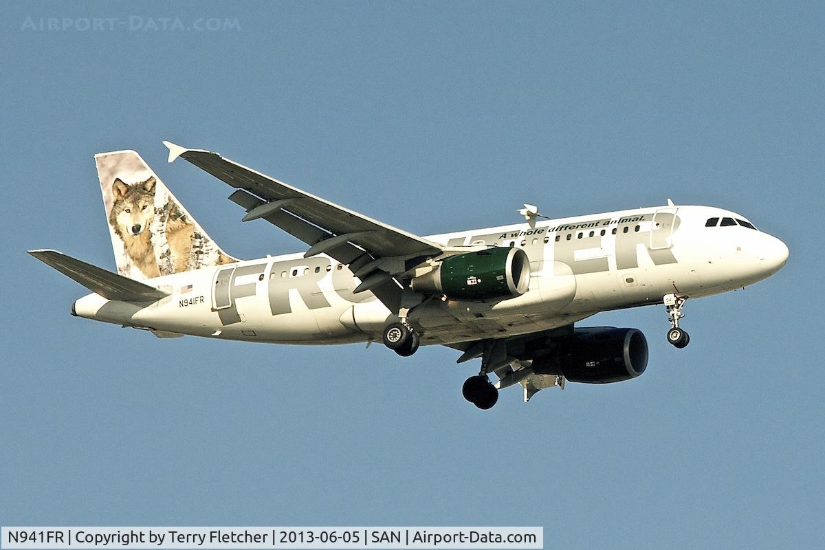 N941FR, 2005 Airbus A319-112 C/N 2483, 2005 Airbus A319-112, c/n: 2483 on approach to San Diego