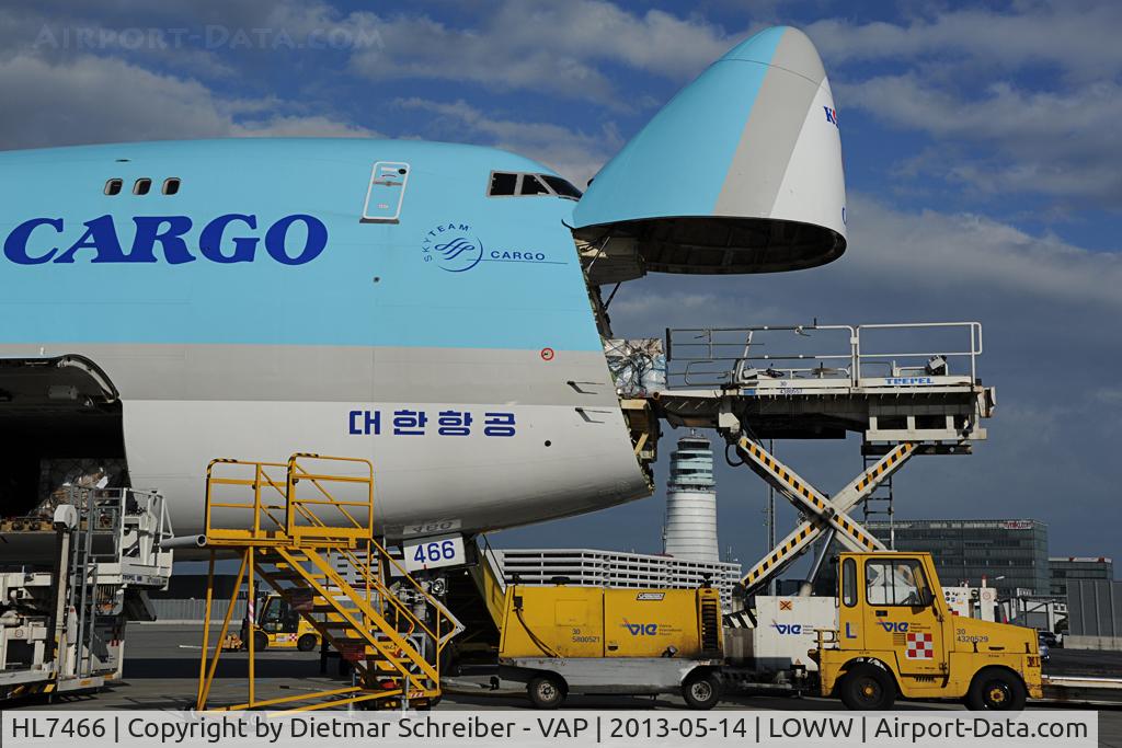 HL7466, 2001 Boeing 747-4B5F/SCD C/N 26413, Korean 747-400