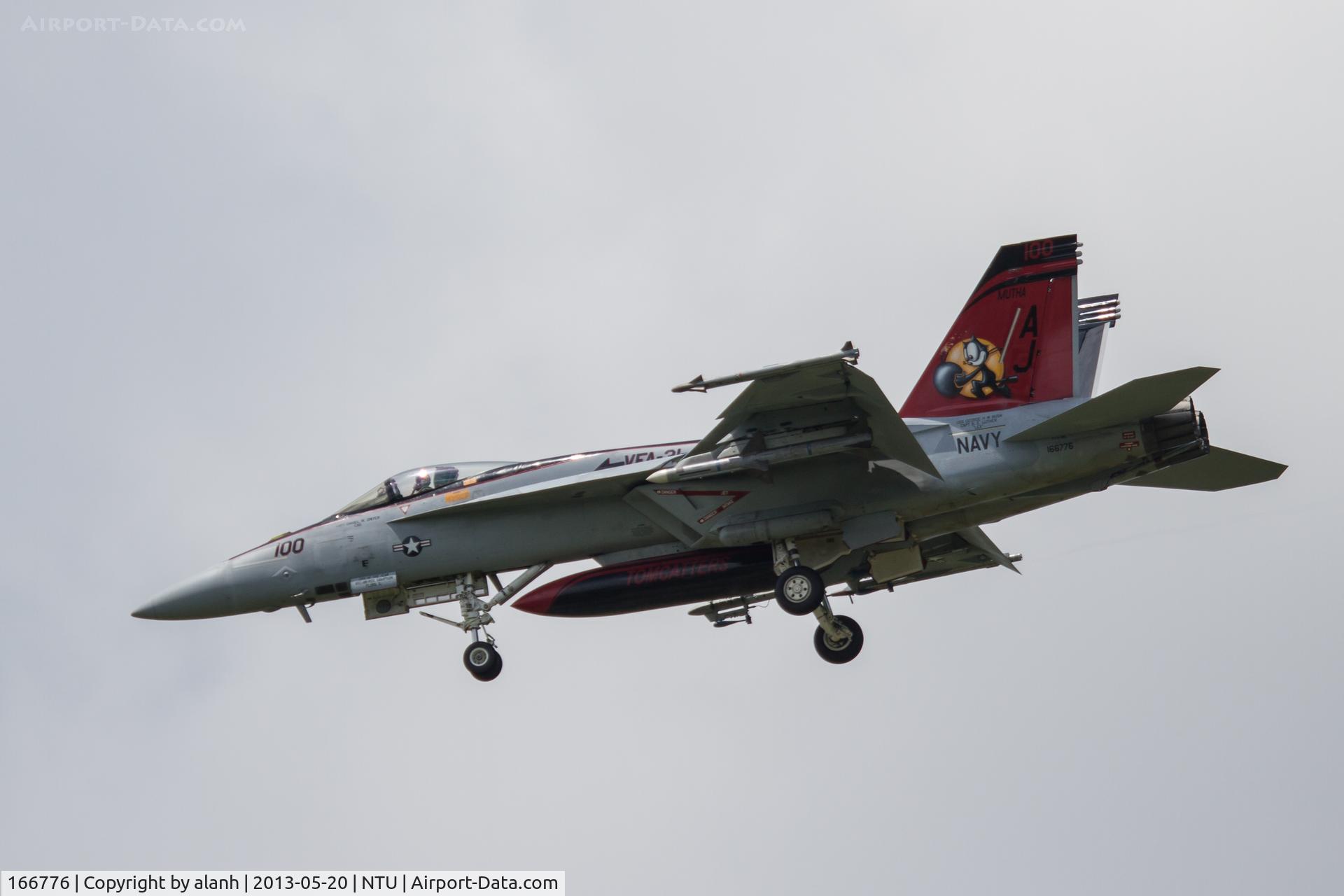 166776, Boeing F/A-18E Super Hornet C/N E122, Short finals for NAS Oceana, Virginia Beach