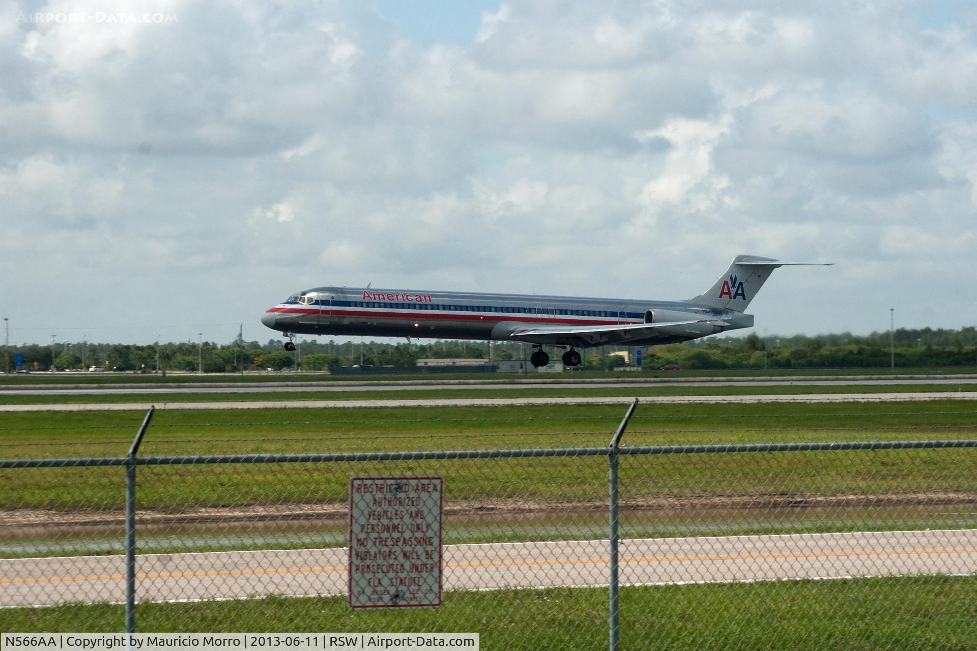 N566AA, 1987 McDonnell Douglas MD-83 (DC-9-83) C/N 49348, Landing RWY 6