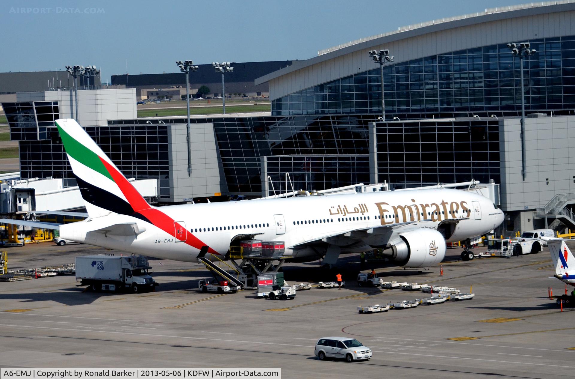 A6-EMJ, 1997 Boeing 777-21H/ER C/N 27253, Gate D11 DFW