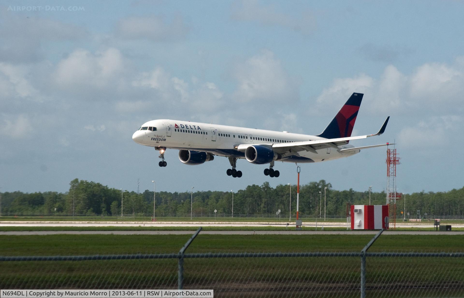 N694DL, 1998 Boeing 757-232 C/N 29726, RWY 6 about to land
