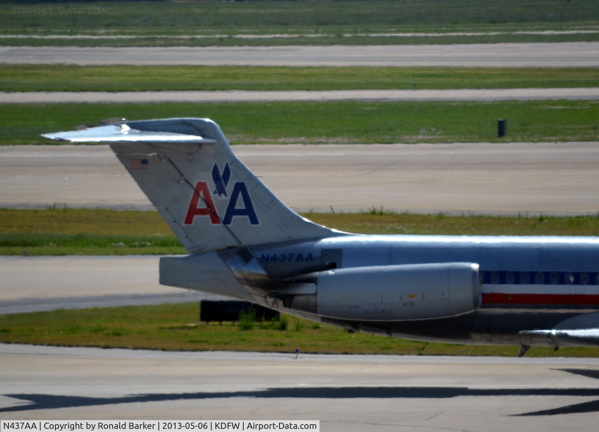 N437AA, 1987 McDonnell Douglas MD-83 (DC-9-83) C/N 49455, Taxi DFW