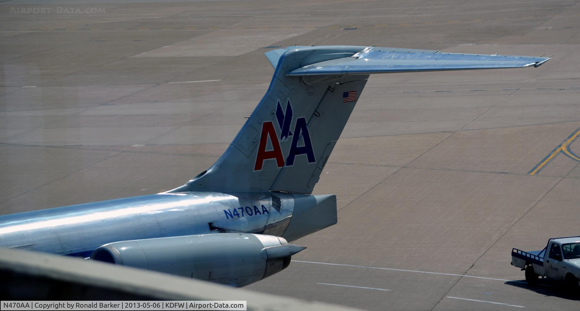 N470AA, 1988 McDonnell Douglas MD-82 (DC-9-82) C/N 49600, Taxi DFW