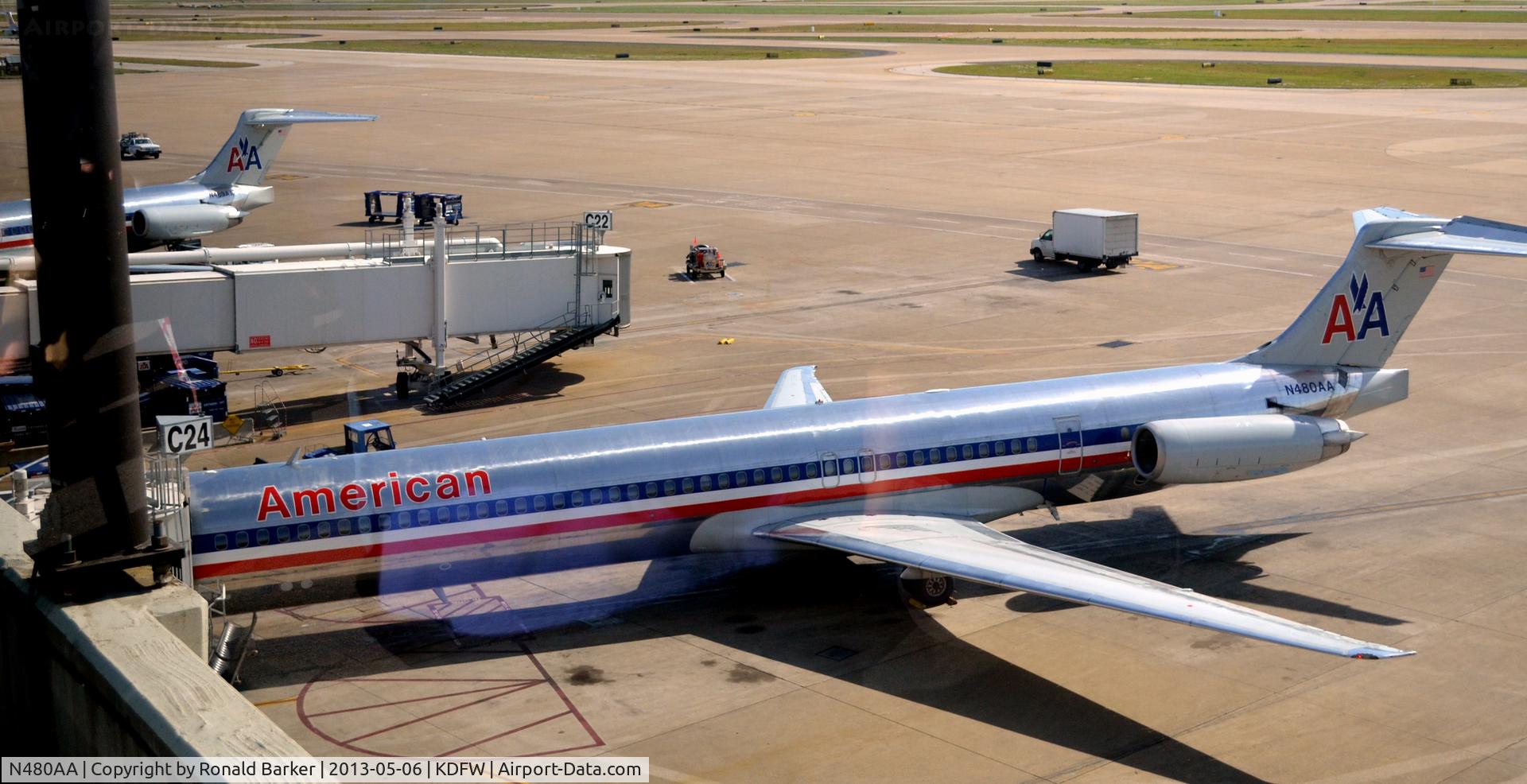 N480AA, 1988 McDonnell Douglas MD-82 (DC-9-82) C/N 49655, Gate C24  DFW