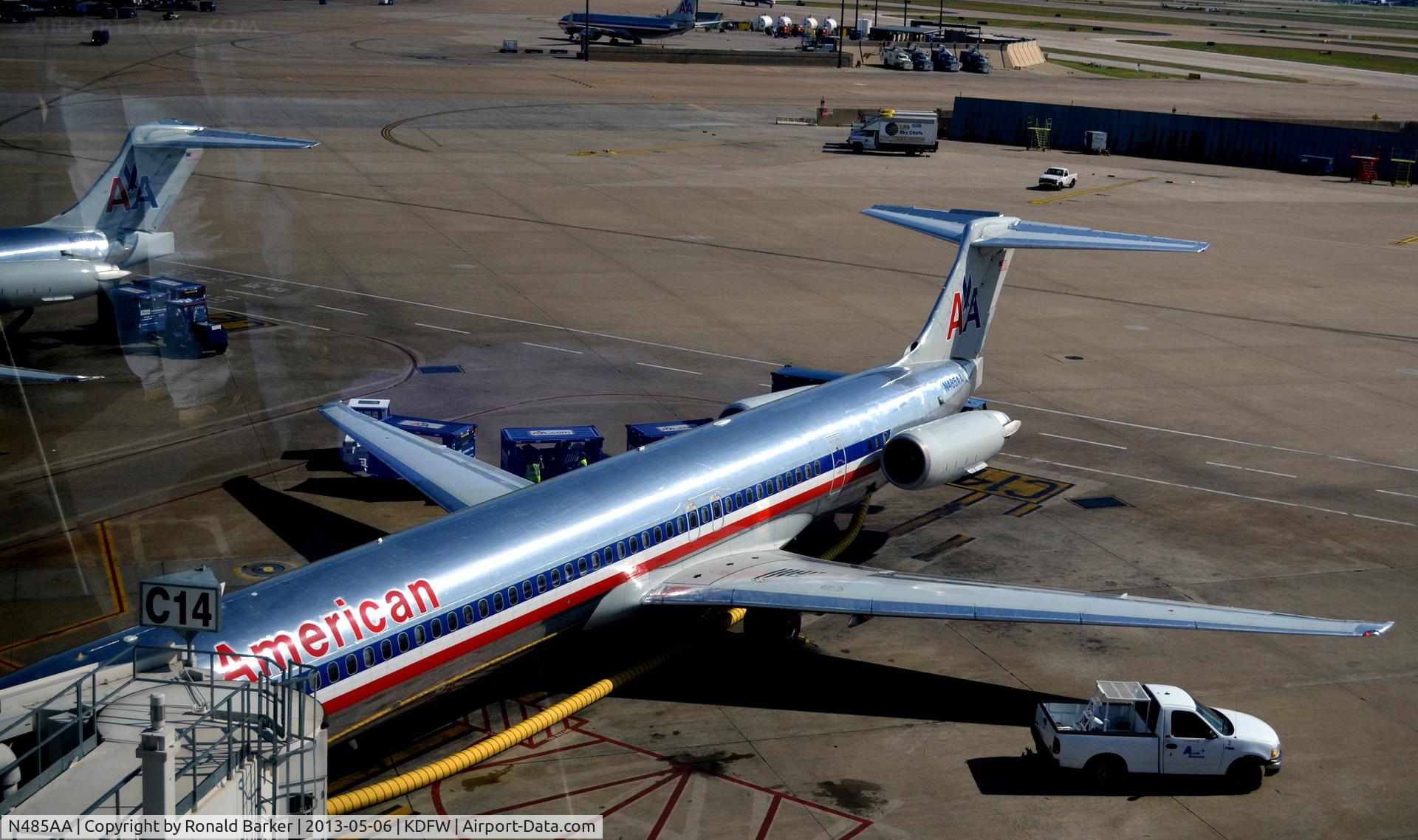 N485AA, 1988 McDonnell Douglas MD-82 (DC-9-82) C/N 49678, Gate C14  DFW