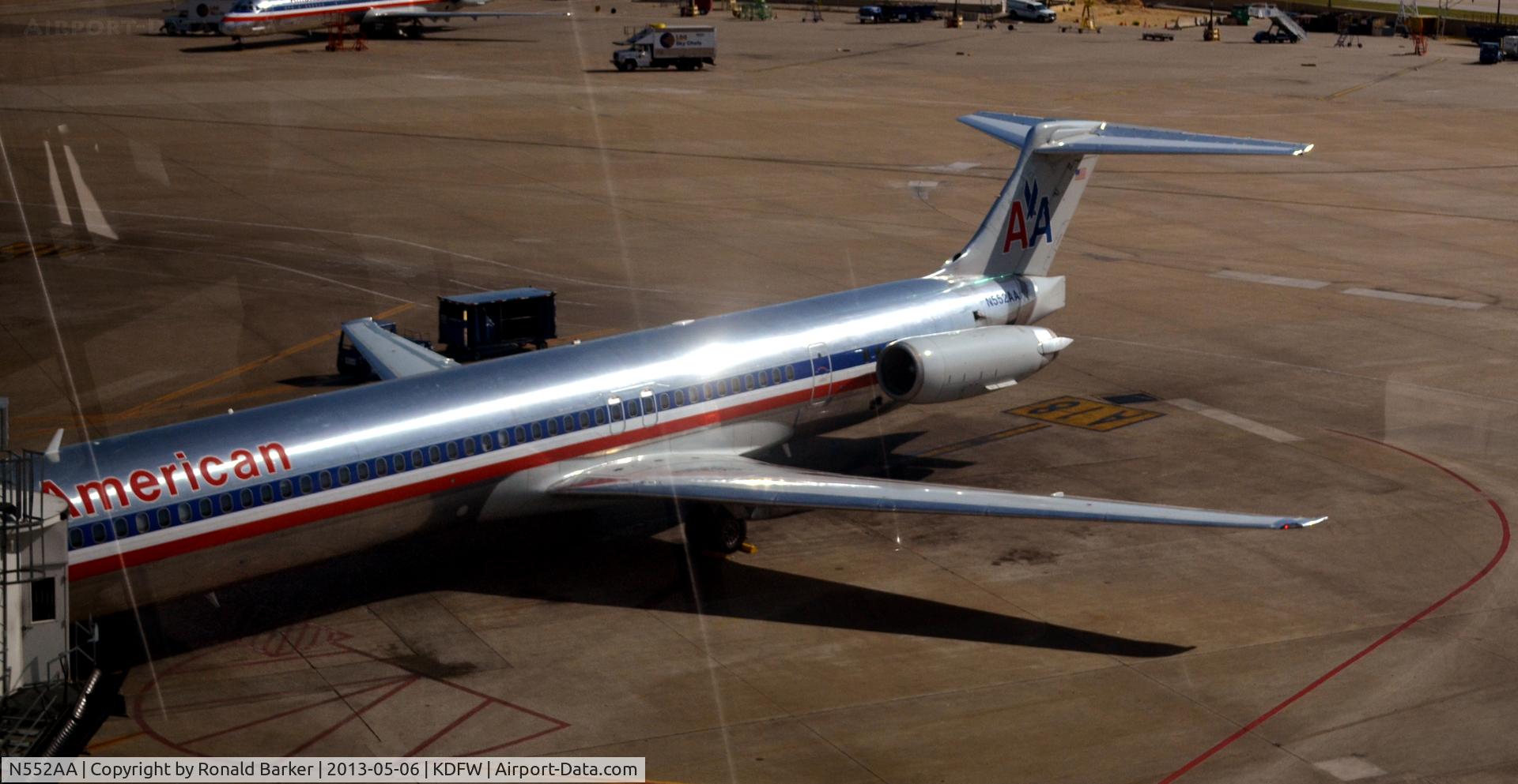 N552AA, 1991 McDonnell Douglas MD-82 (DC-9-82) C/N 53034, Gate A18 DFW