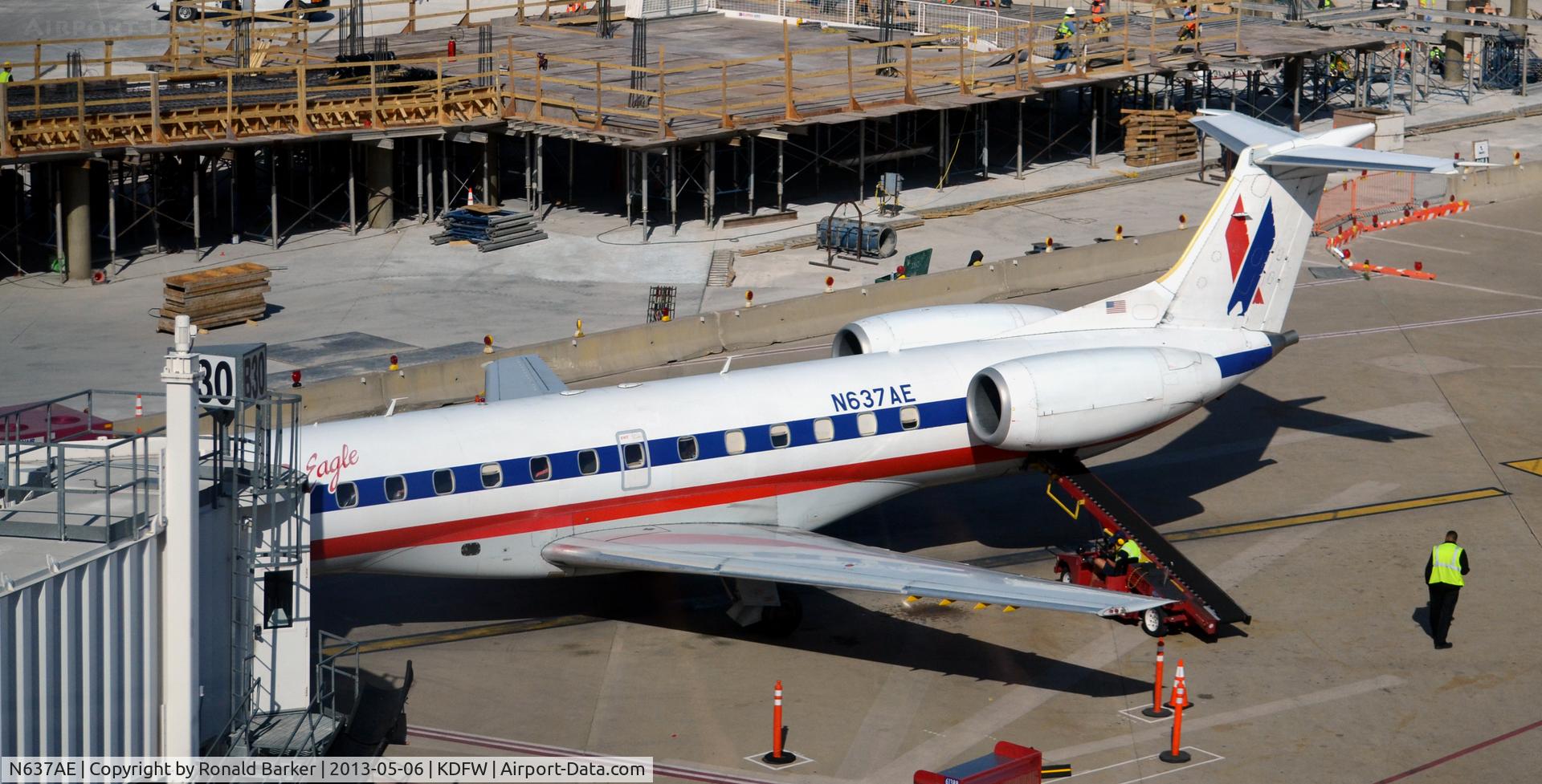 N637AE, 1999 Embraer ERJ-145LR (EMB-145LR) C/N 145170, Gate B30 DFW