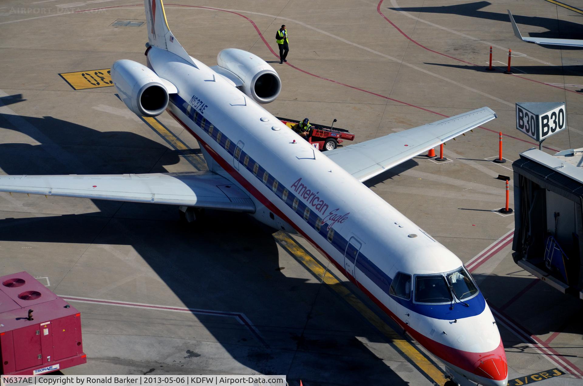 N637AE, 1999 Embraer ERJ-145LR (EMB-145LR) C/N 145170, Gate B30 DFW