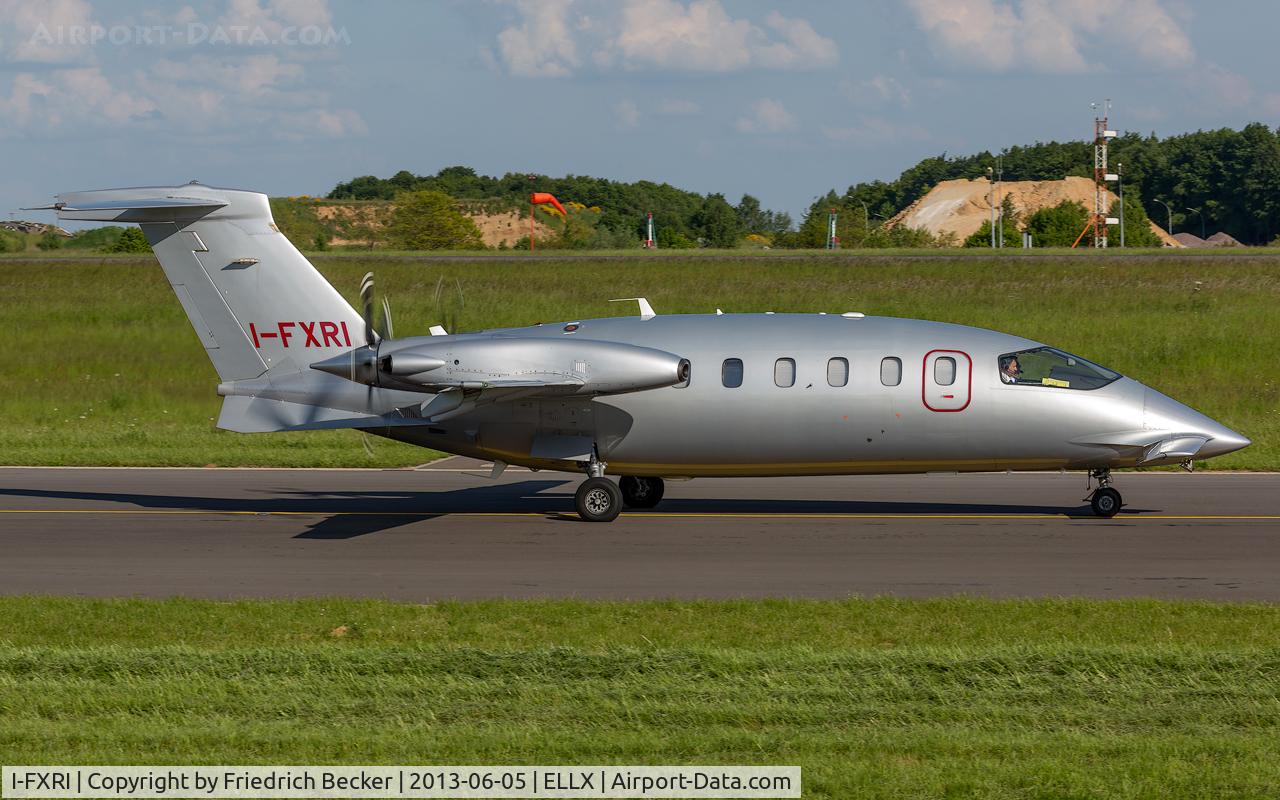 I-FXRI, 2009 Piaggio P-180 Avanti II C/N 1189, taxying to the active