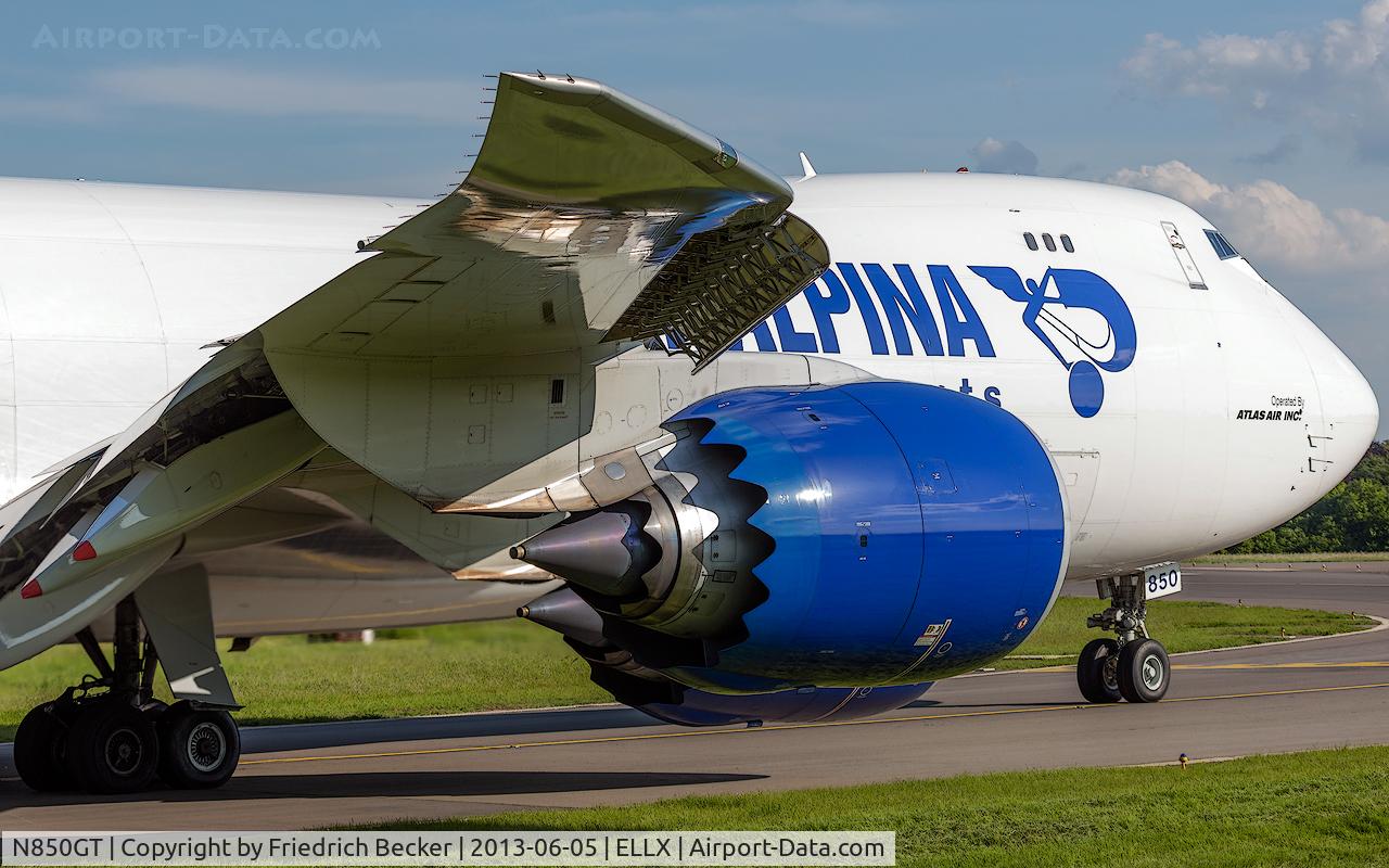 N850GT, 2012 Boeing 747-87UF/SCD C/N 37570, holding point RW06