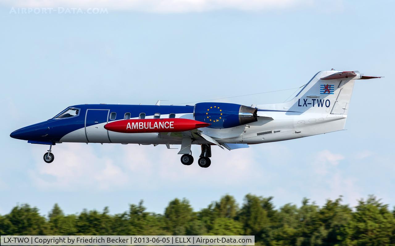 LX-TWO, 1986 Learjet 35A C/N 35-628, short final RW06
