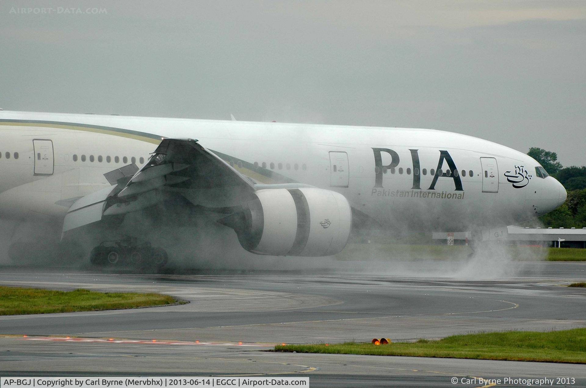 AP-BGJ, 2003 Boeing 777-240/ER C/N 33775, Taken from the AVP.