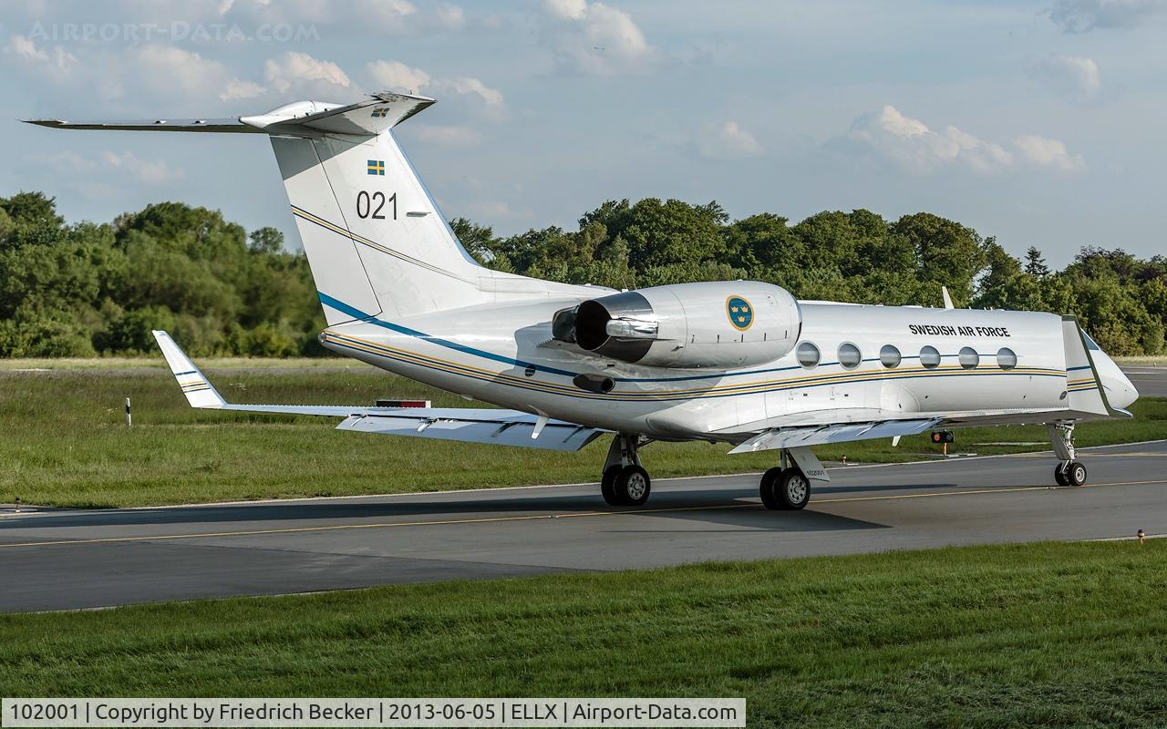 102001, 1987 Gulfstream Aerospace G-IV (Tp102C) C/N 1014, holding point RW06