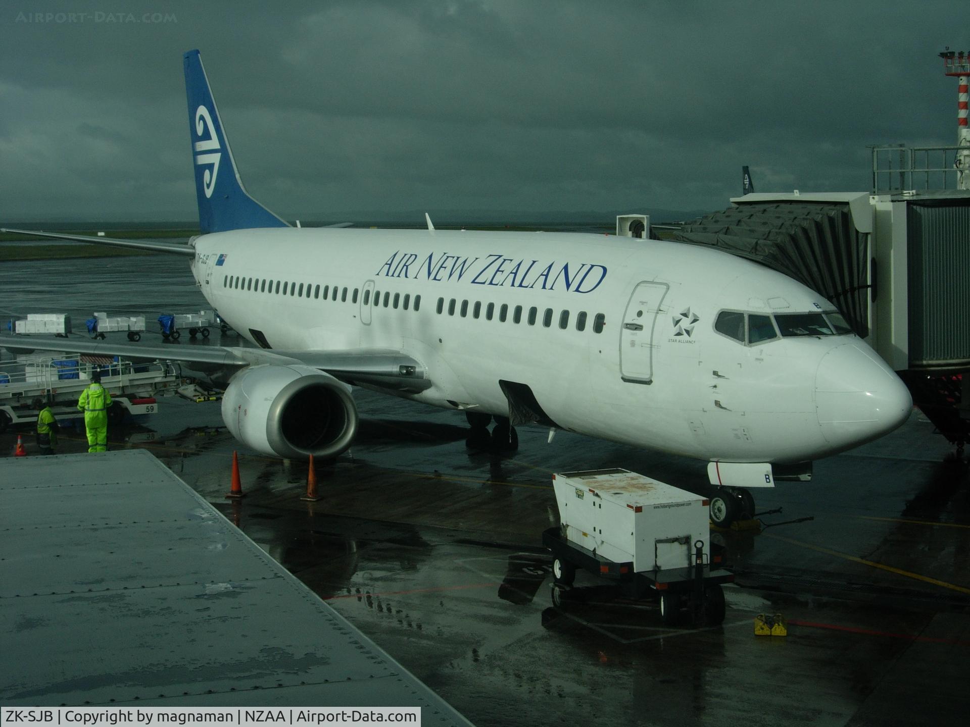 ZK-SJB, 1997 Boeing 737-33R C/N 28868, ON stand at AKL