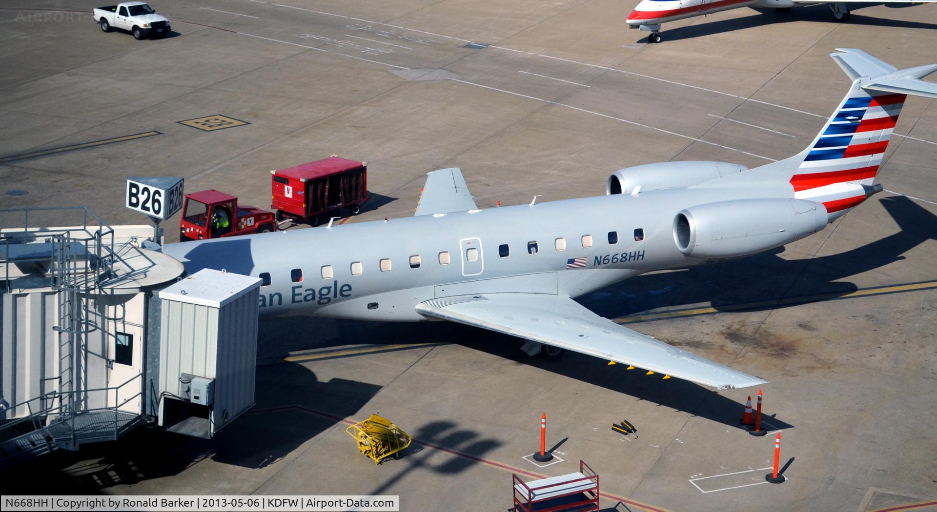 N668HH, 2004 Embraer ERJ-145LR (EMB-145LR) C/N 145785, Gate B26 DFW