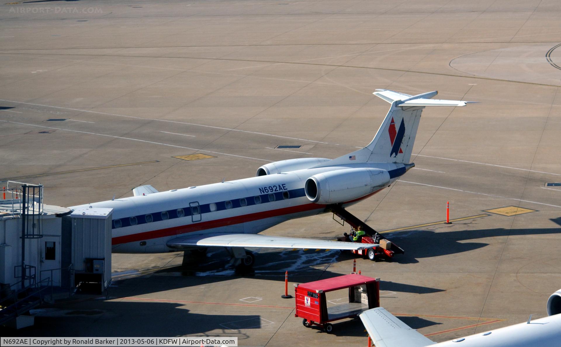 N692AE, 2004 Embraer ERJ-145LR (EMB-145LR) C/N 14500866, Gate B11  DFW