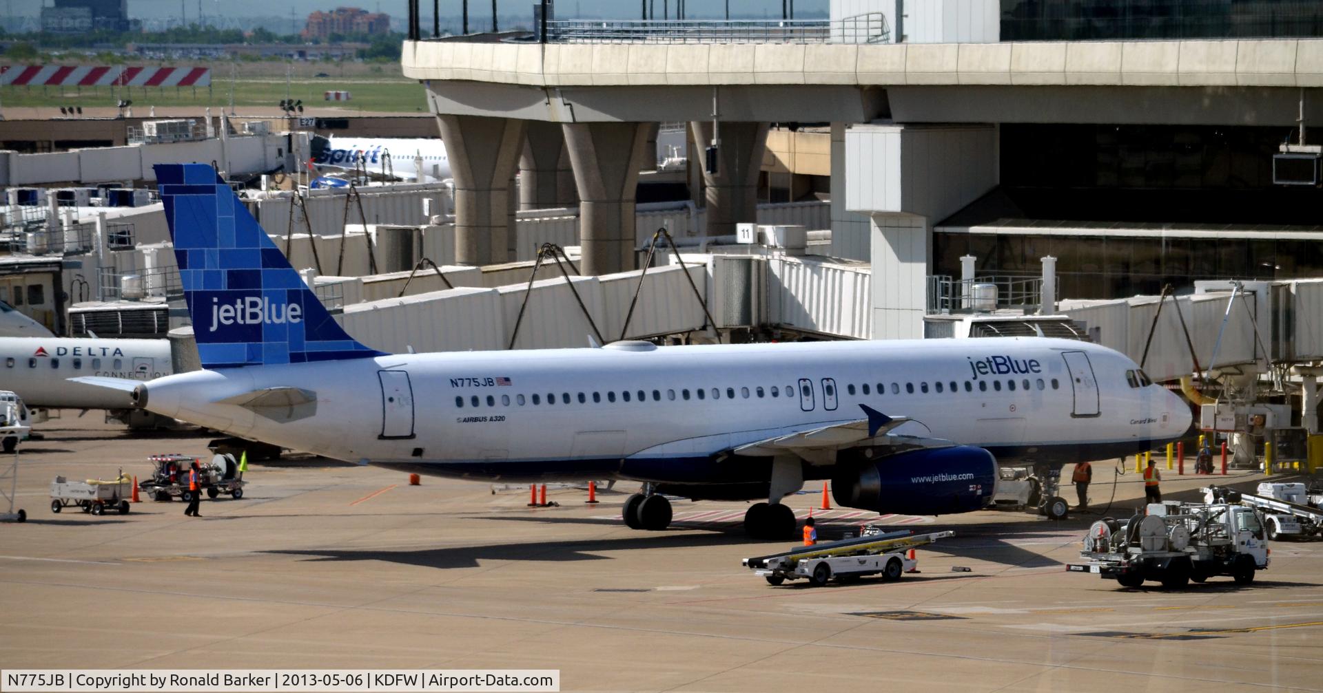N775JB, 2009 Airbus A320-232 C/N 3800, Canard Bleu  Gate DFW