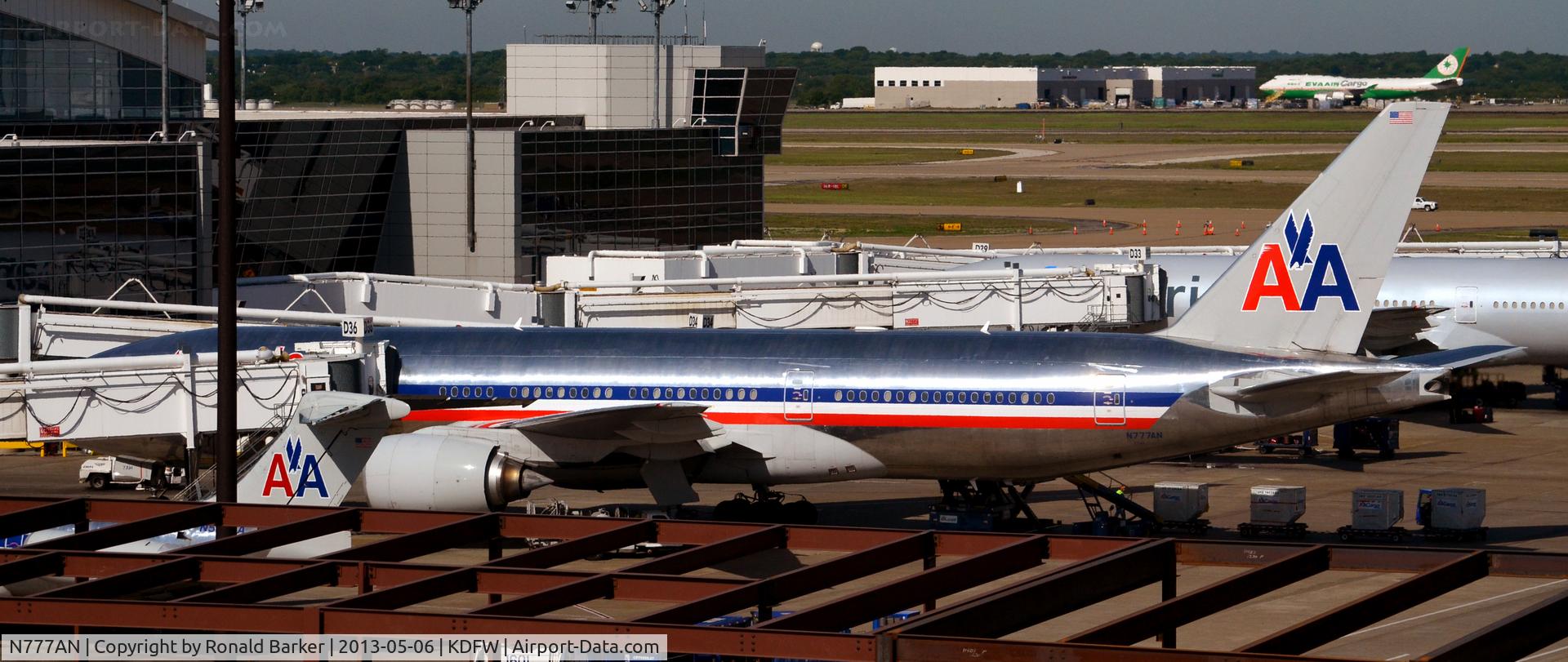 N777AN, 1999 Boeing 777-223 C/N 29585, Gate D36  DFW