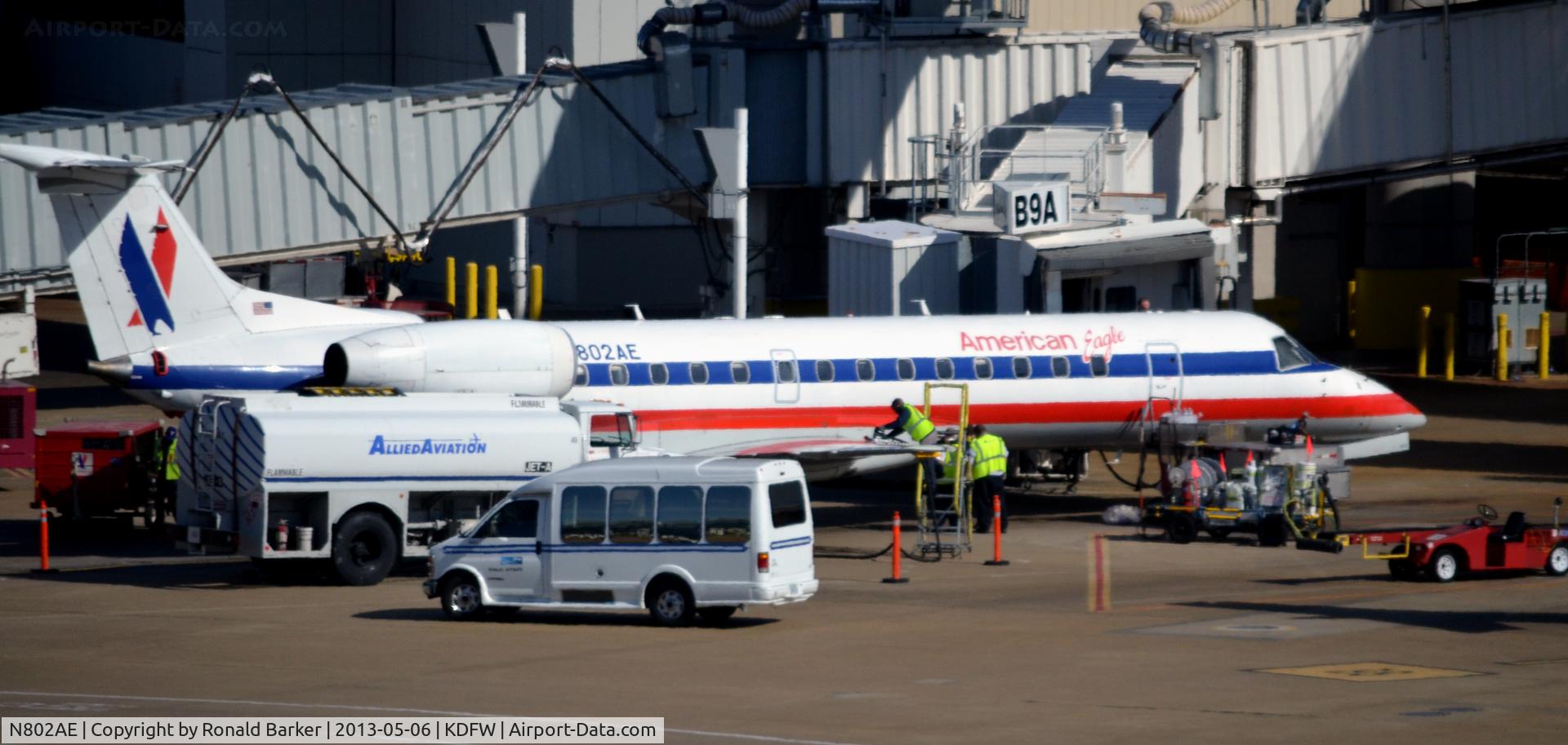 N802AE, 2001 Embraer ERJ-140LR (EMB-135KL) C/N 145471, Gate B9A DFW