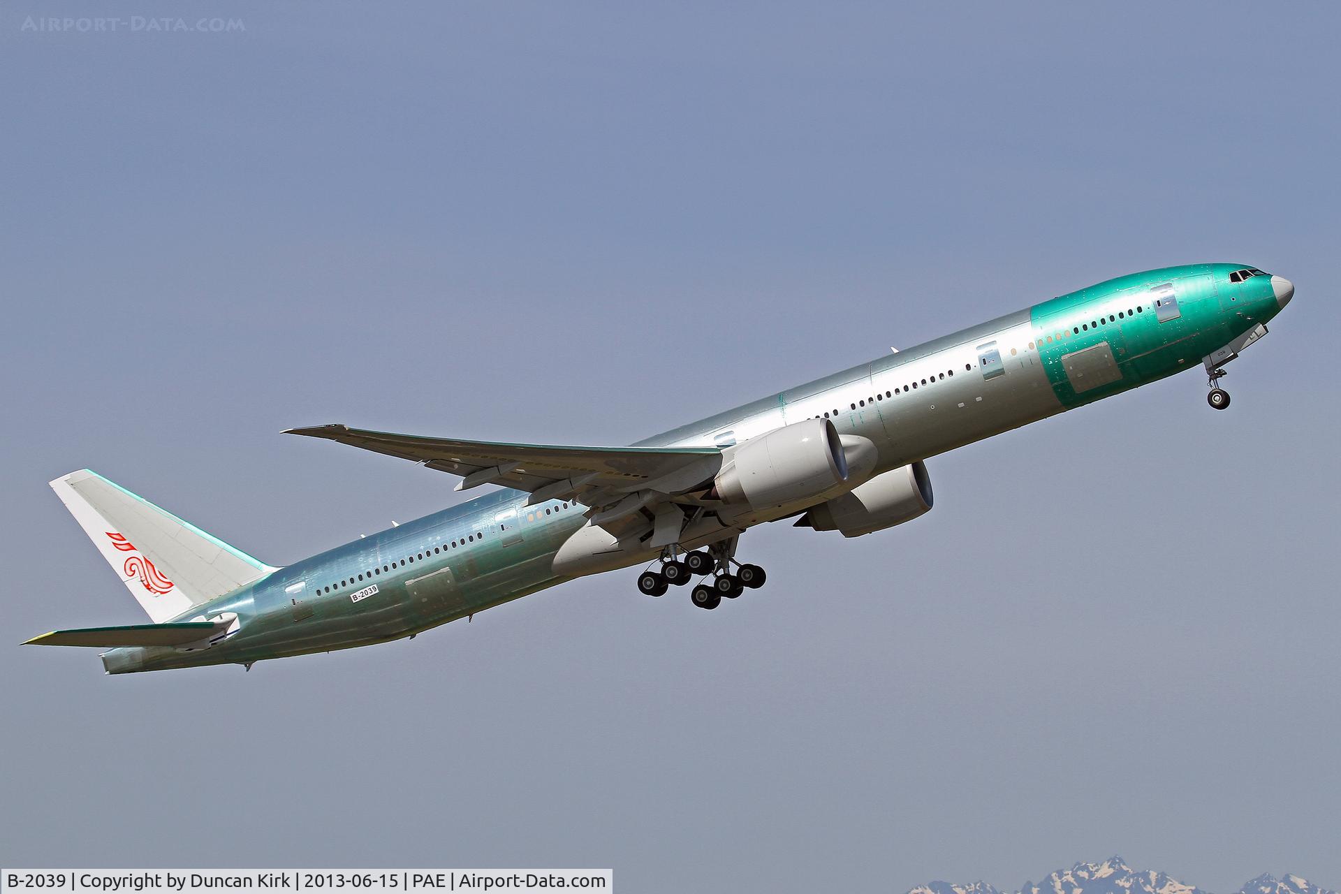 B-2039, 2013 Boeing 777-39L/ER C/N 38679, Climbing out for painting at Portland but returned with a technical problem. It is for Air China