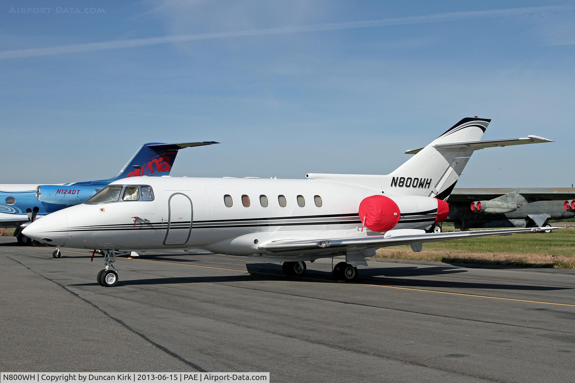 N800WH, 1987 British Aerospace BAe.125 Series 800A C/N 258080, Gracing Castle & Cooke's ramp