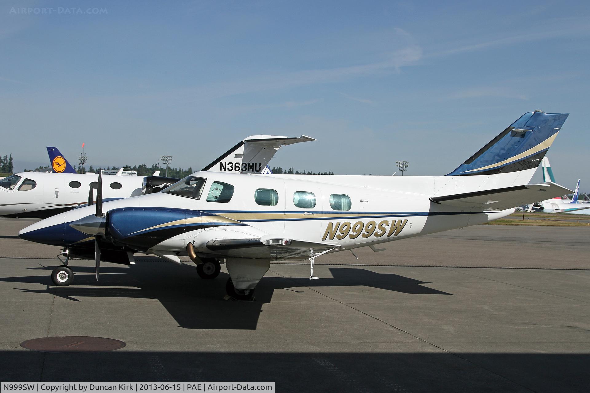 N999SW, 1979 Beech B-60 Duke C/N P-505, A hot looking machine.
