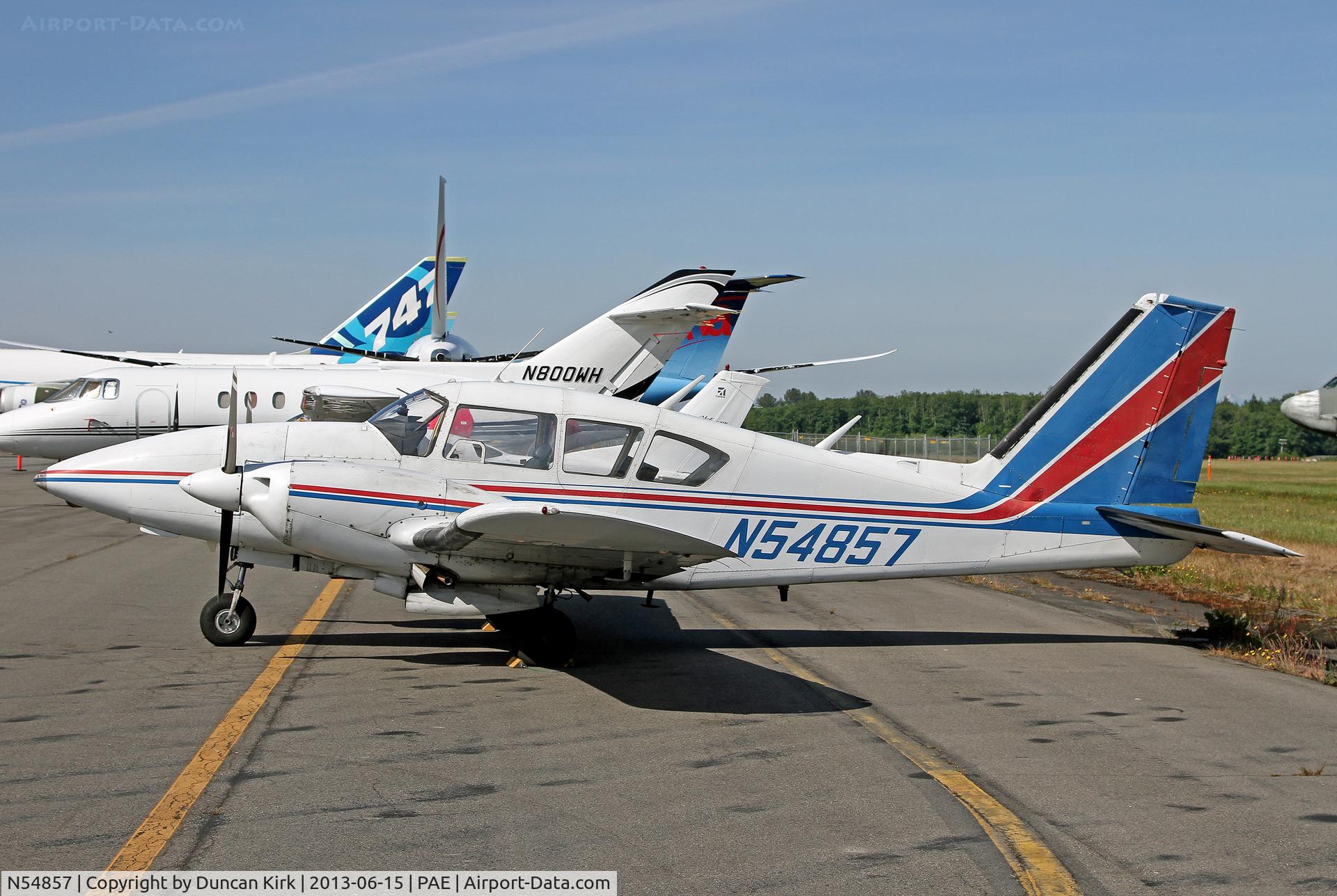 N54857, 1975 Piper PA-23-250 C/N 27-7554157, Later model Aztec