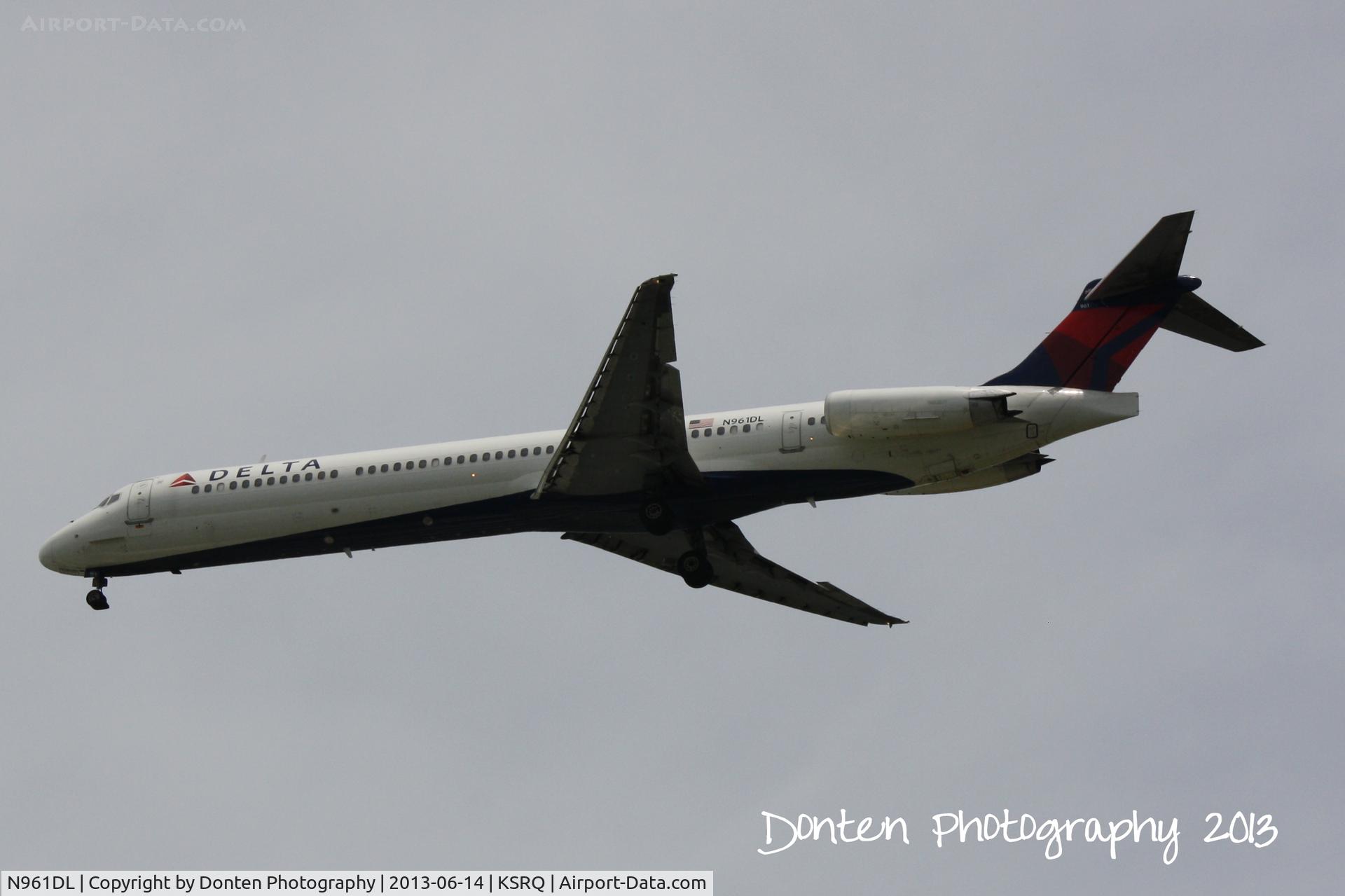 N961DL, 1990 McDonnell Douglas MD-88 C/N 49980, Delta Flight 1905 (N961DL) arrives at Sarasota-Bradenton International Airport following a flight from Hartsfield-Jackson Atlanta International Airport
