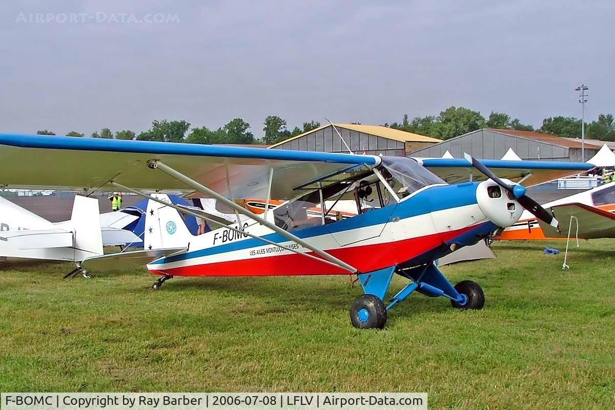 F-BOMC, Piper L-18C Super Cub (PA-18-95) C/N 18-1636, Piper PA-18-95 Super Cub [18-1636] Vichy~F 08/07/2006. Looking a little more forward as a result wing of aircraft alongside gone.  