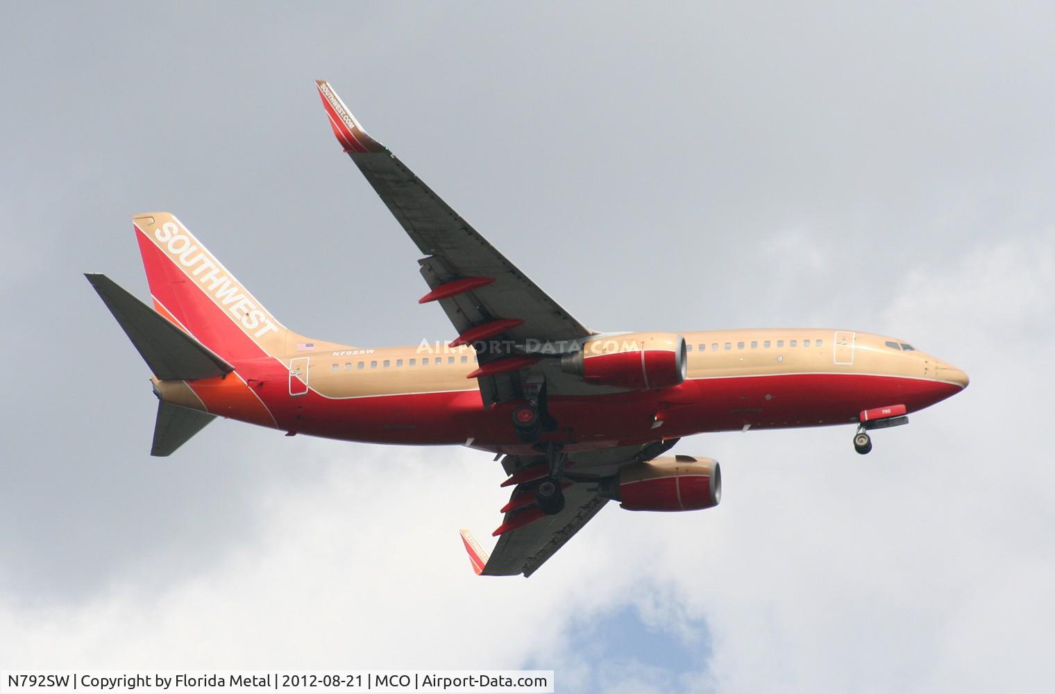 N792SW, 2000 Boeing 737-7H4 C/N 27887, Southwest retro 737-700