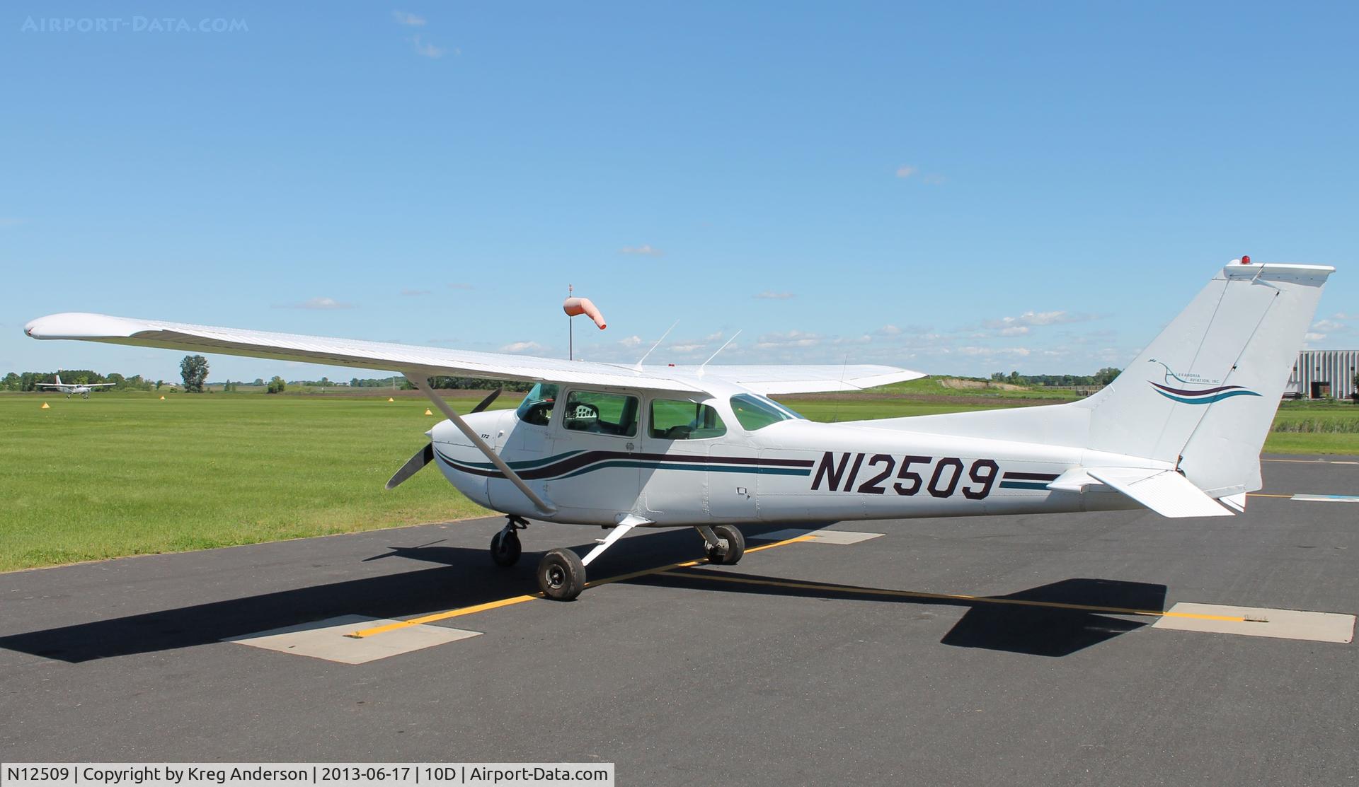 N12509, 1973 Cessna 172M C/N 17262030, Cessna 172M Skyhawk on the ramp in Winsted, MN.