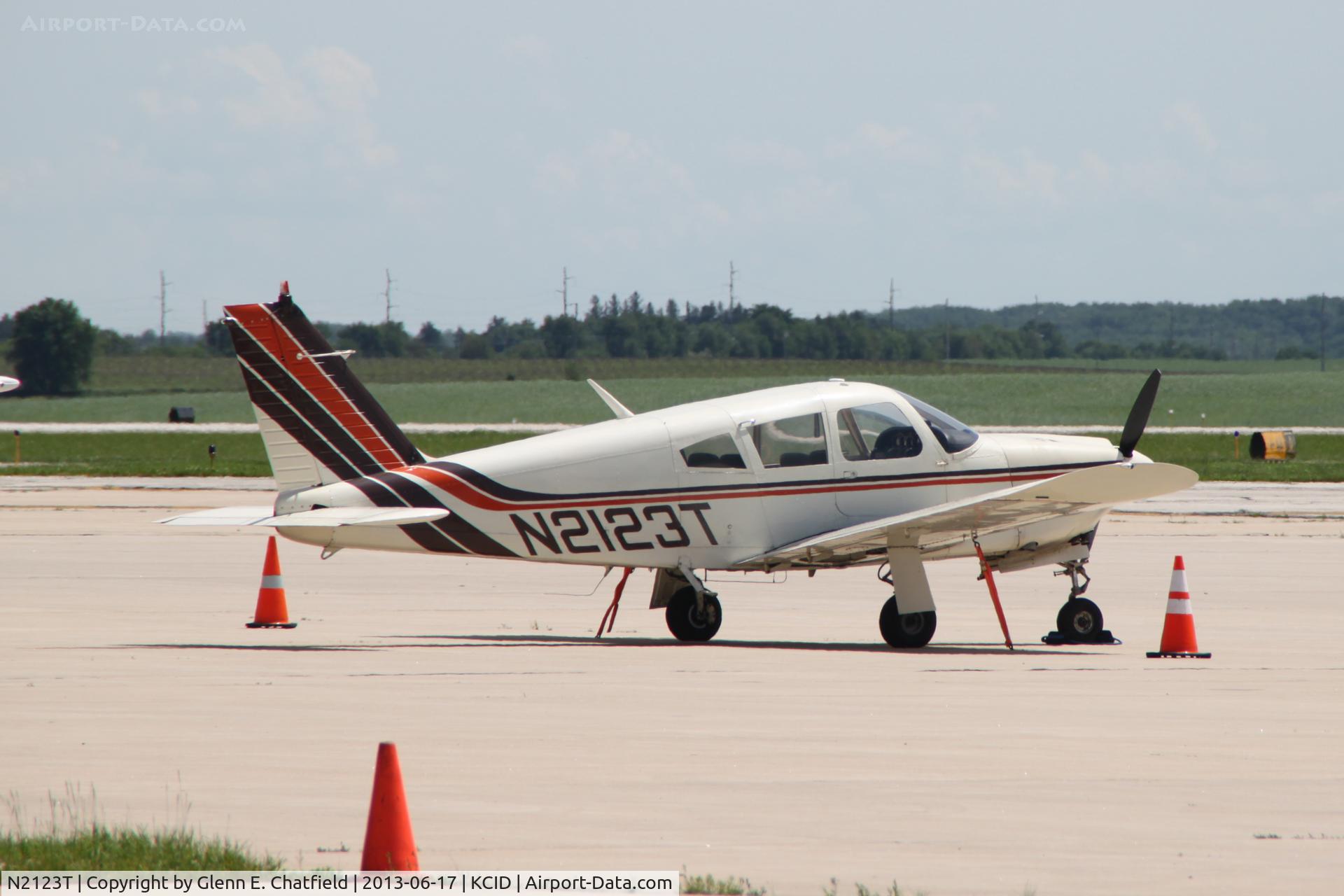 N2123T, 1971 Piper PA-28R-200 C/N 28R-7135066, Parked in front of the control tower