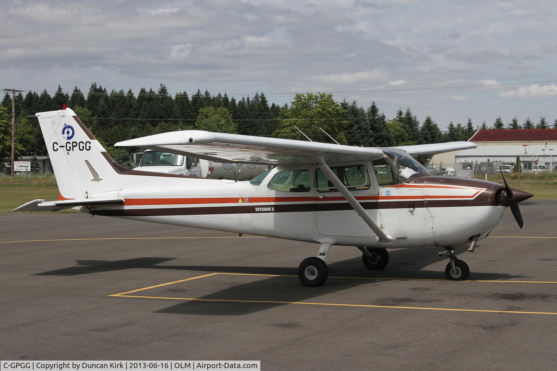 C-GPGG, 1980 Cessna 172P C/N 17274282, A flat tire was discovered on landing at Olympia