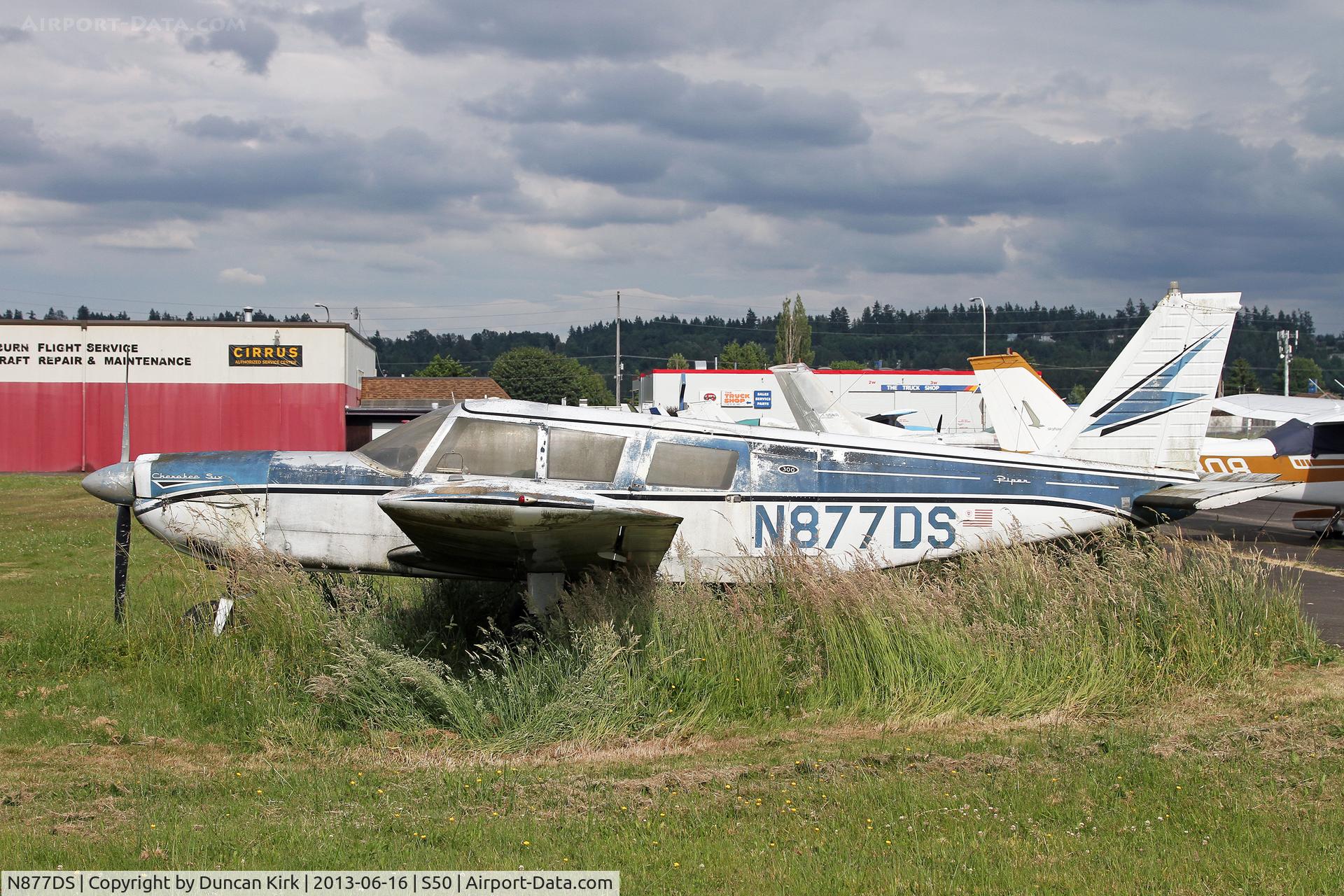 N877DS, 1967 Piper PA-32-300 Cherokee Six C/N 32-40185, What a mess and one of many junked planes at Auburn