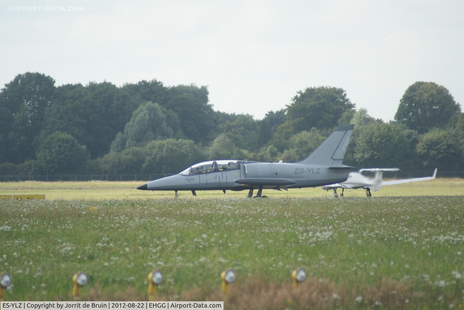 ES-YLZ, Aero L-39C Albatros C/N 432939, Taxiing to the holding point of runway 23 from Eelde airport for a very fast noisy flight.